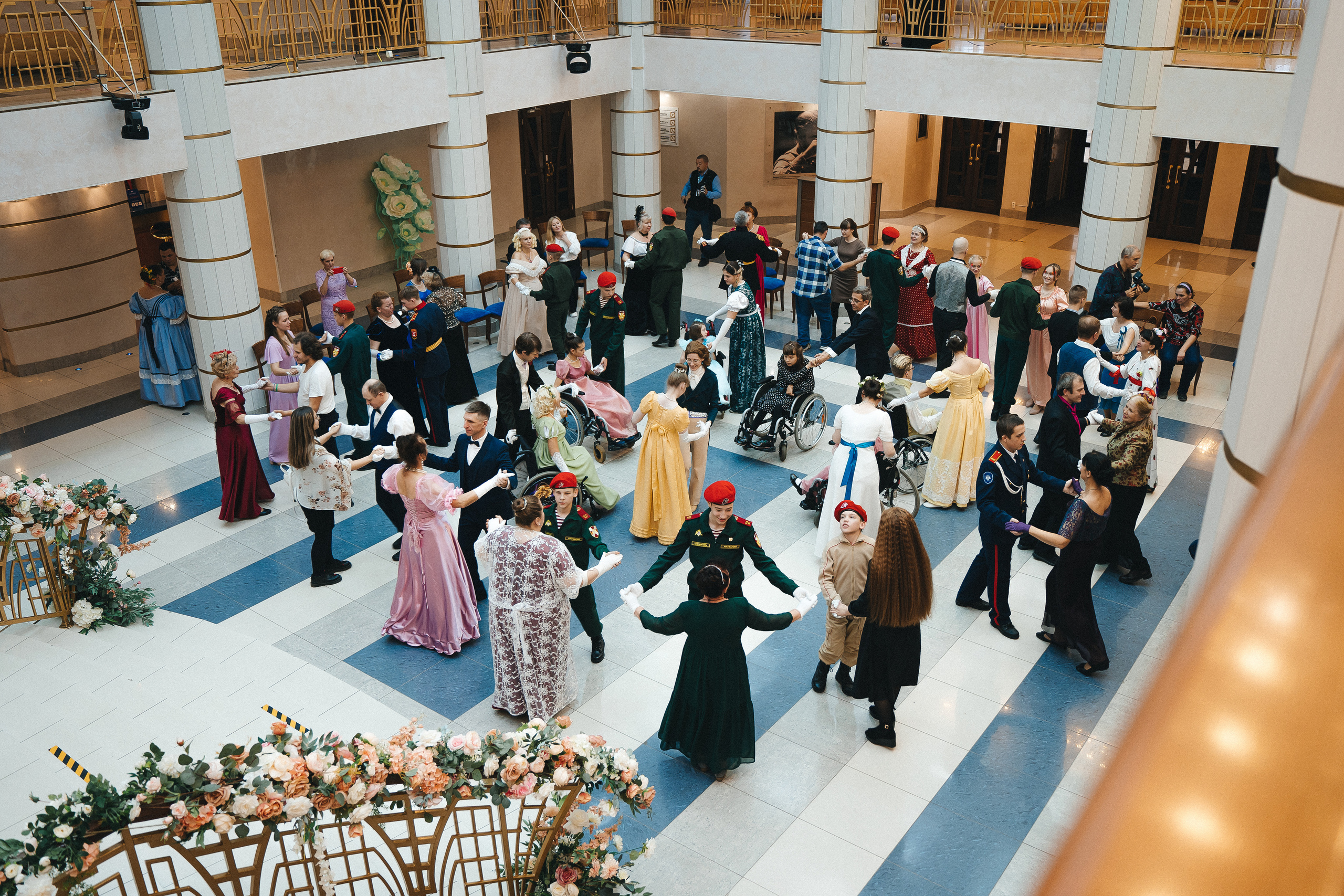 Инклюзивный показ бальной моды «Вальс цветов» | Филармония | 2022