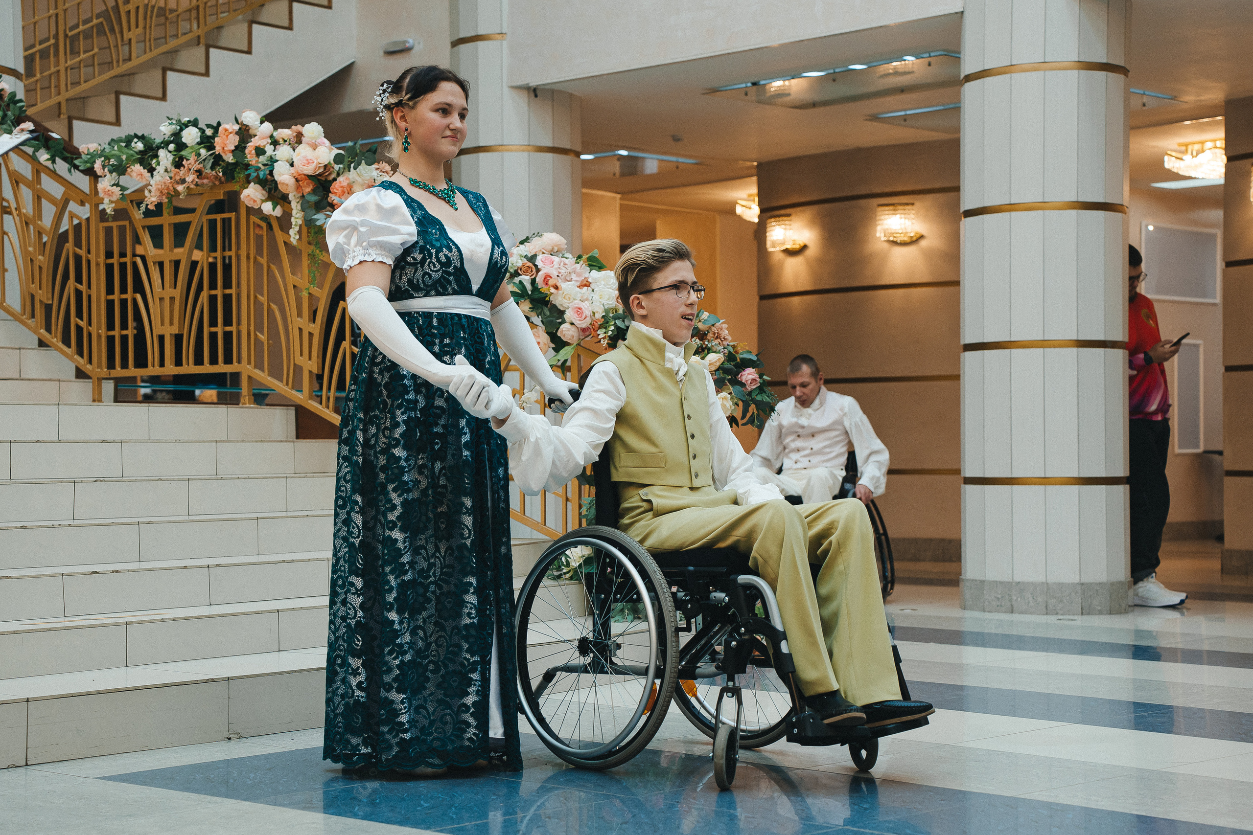 Инклюзивный показ бальной моды «Вальс цветов» | Филармония | 2022