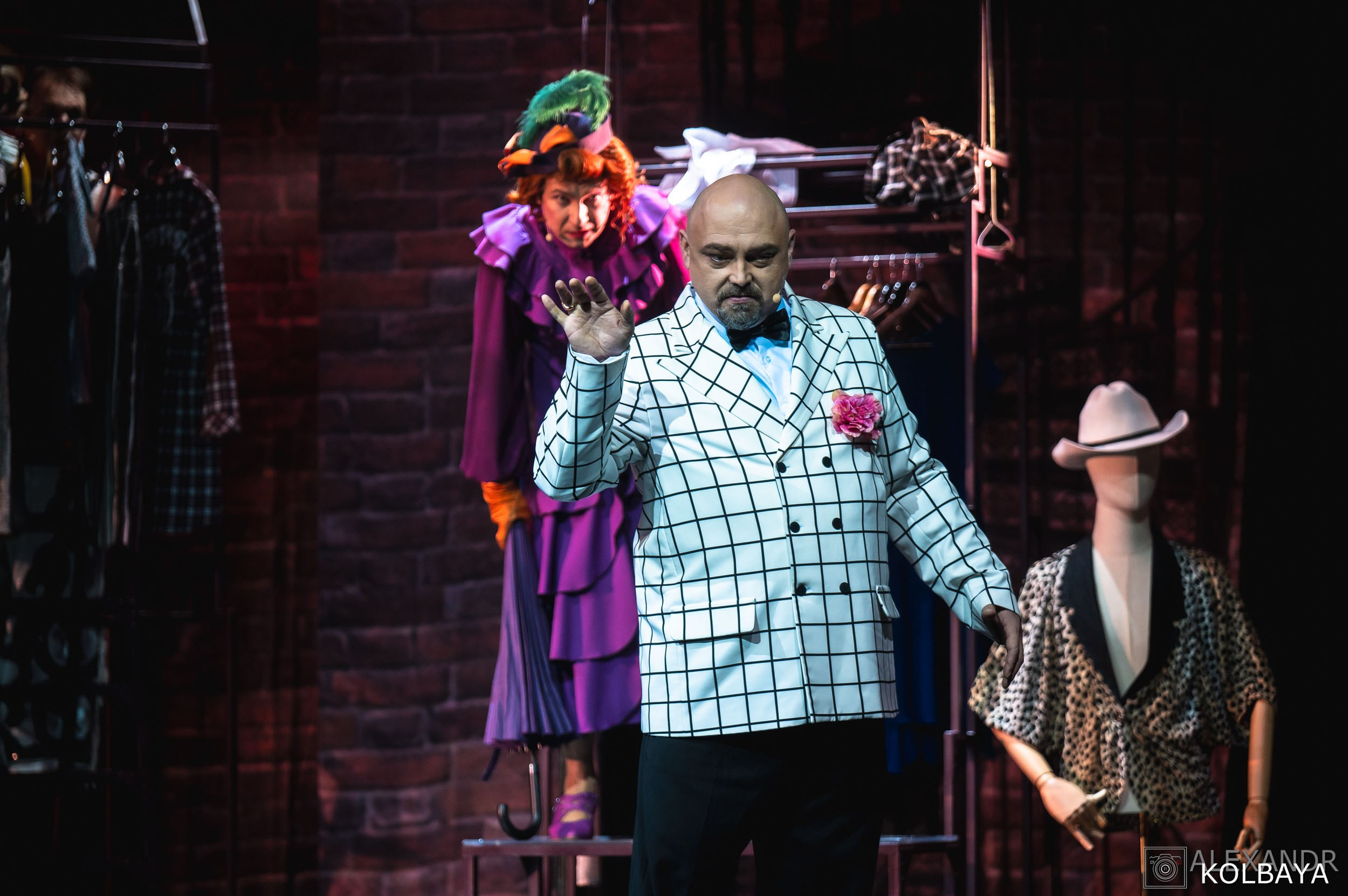 Фотографии со спектакля «Привет, я тетя Чарли». Концертный и театральный репортажный фотограф в Москве Александр Колбая