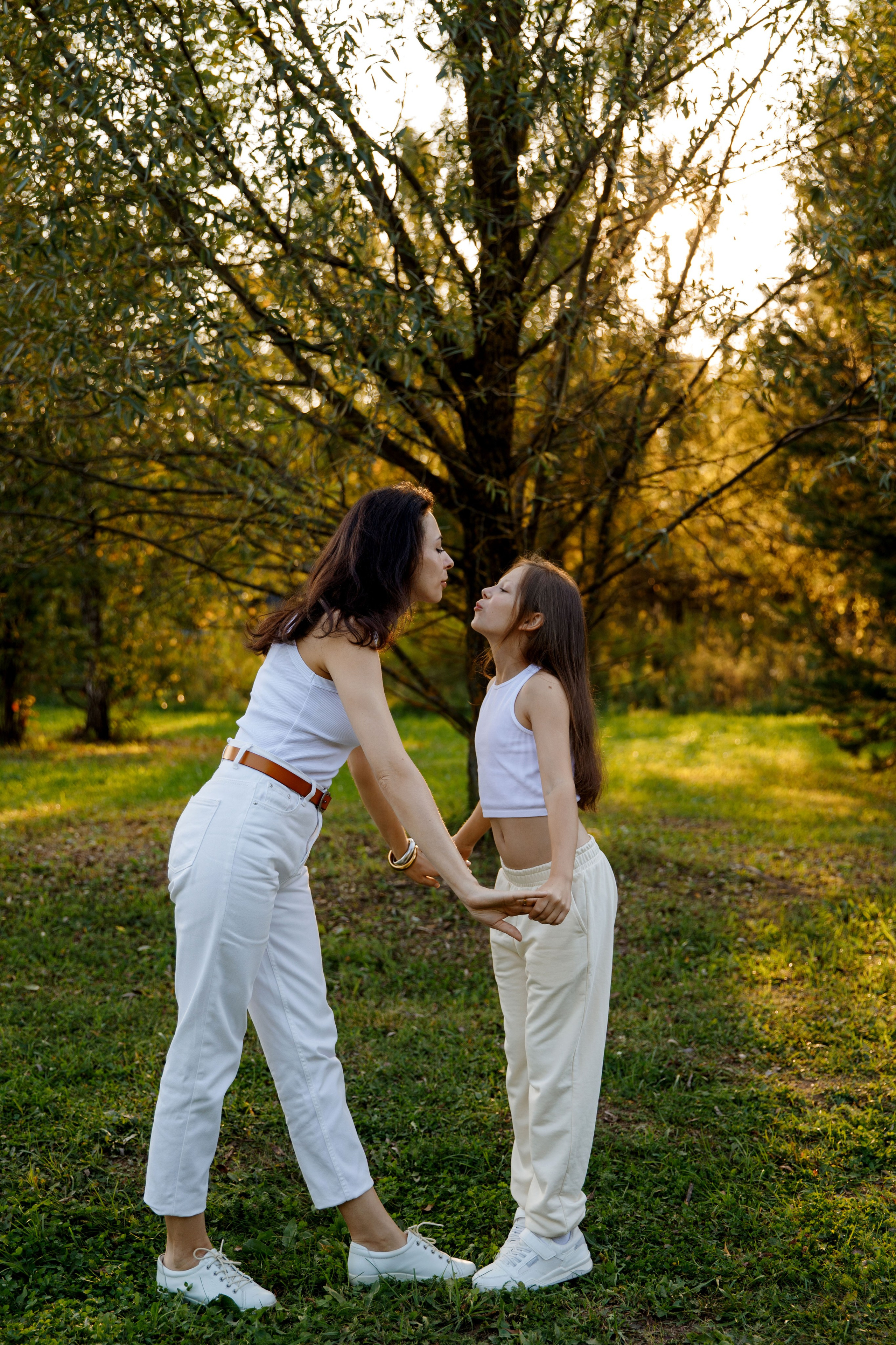 Фотосессия мамы с дочкой в парке Мещерский. Фотограф Александра Сыщенко