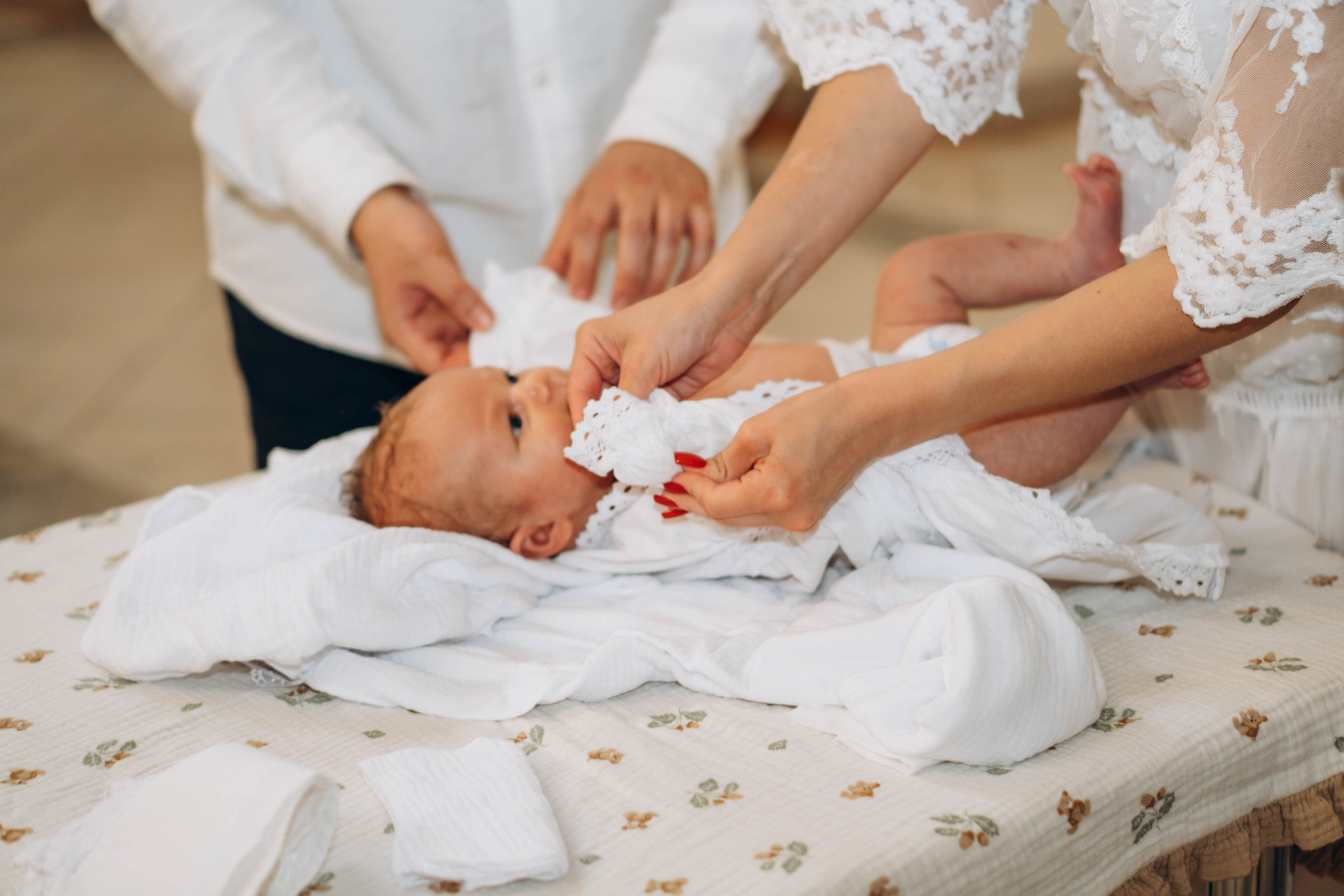 Крещение Тихона Церковь Почаевской иконы Божией Матери в Салтыковке. Фотограф Москва Валерия Веденина