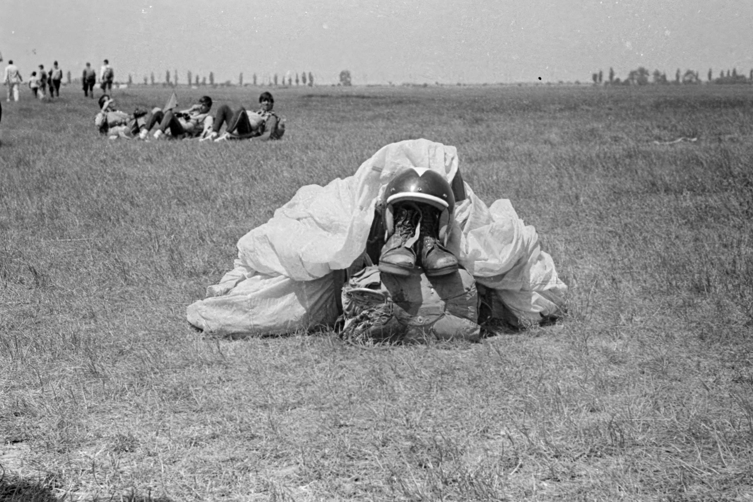 Парашютные сборы 1990 год съемка на ч/б пленку оцифровка 2024 год. Профессиональная фотосъемка. Ростов-на-Дону