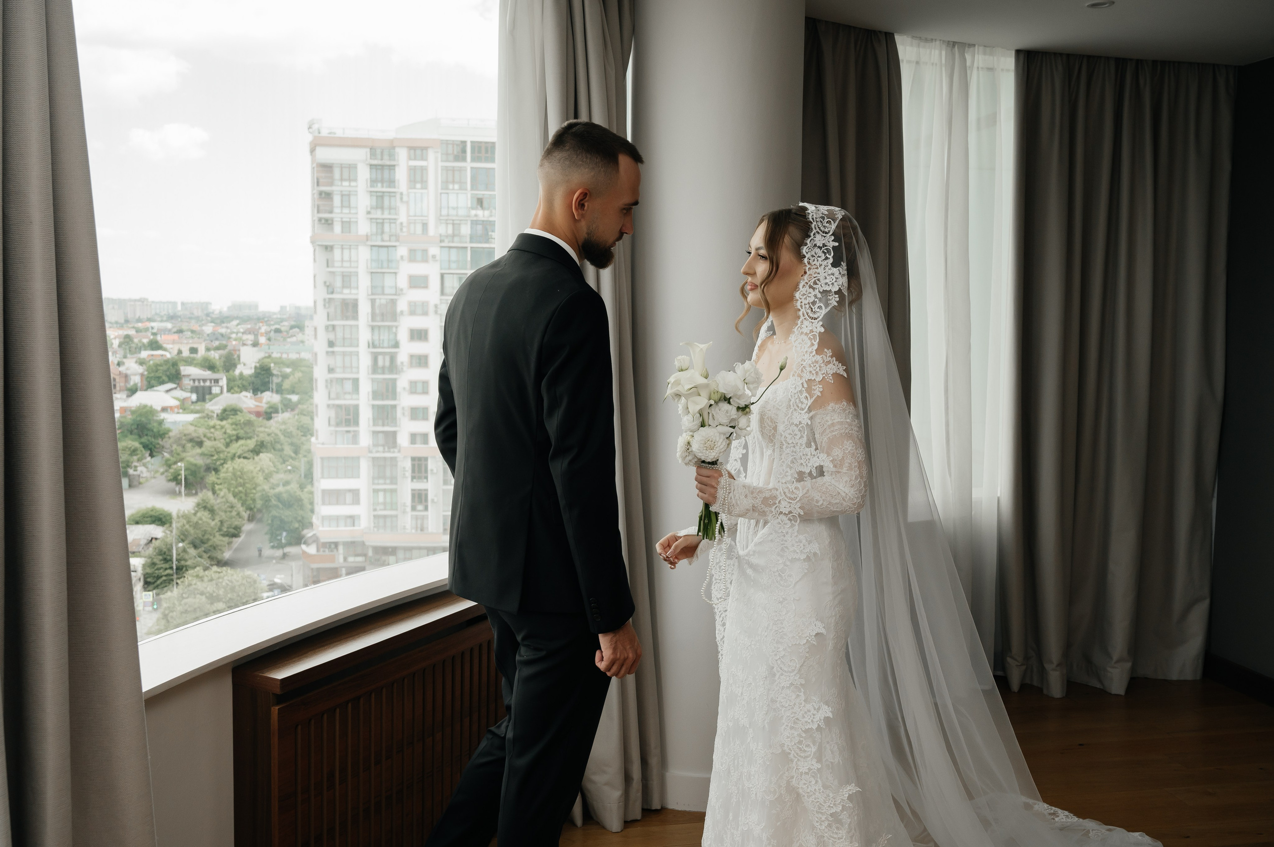 Свадьба (утро в отеле). Свадебный и семейный фотограф в Краснодаре Алина Мельник