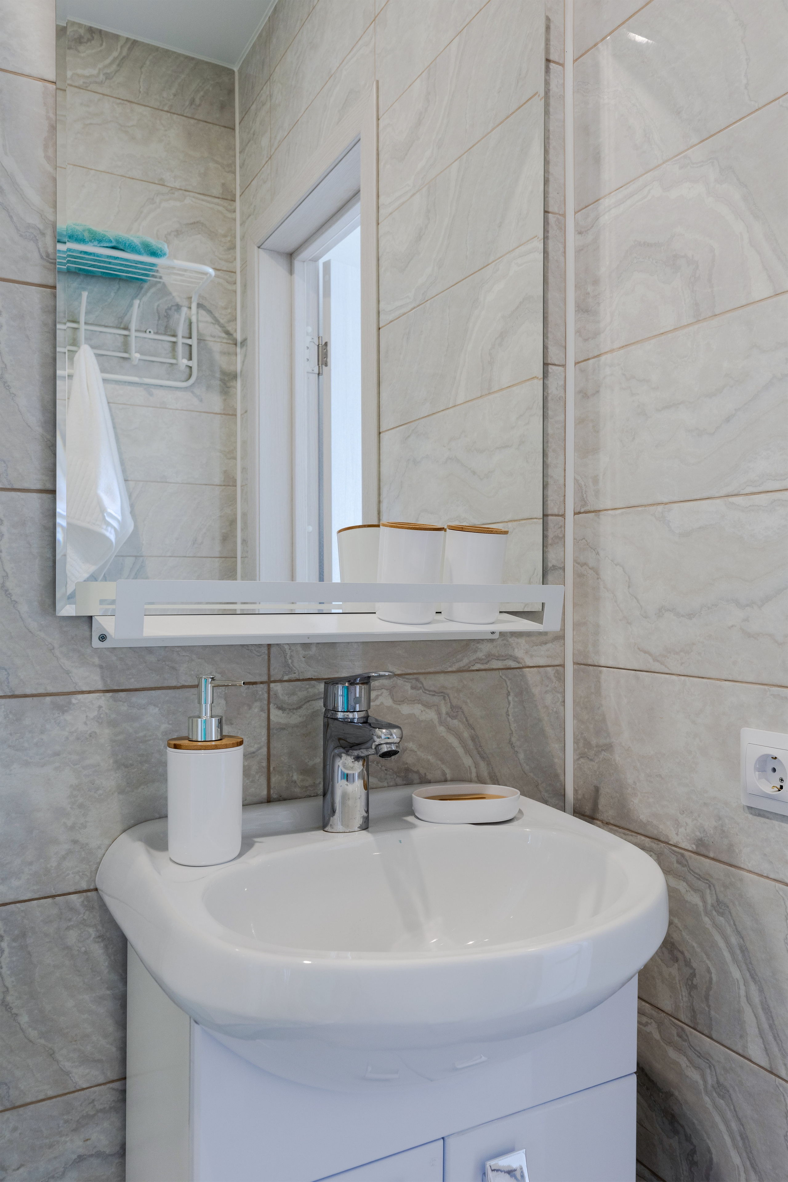 Интерьерная фотосъемка двухкомнатного номера в отеле Вилла Чудачка, Сочи. Интерьерный фотограф в Сочи Владислав Нагин