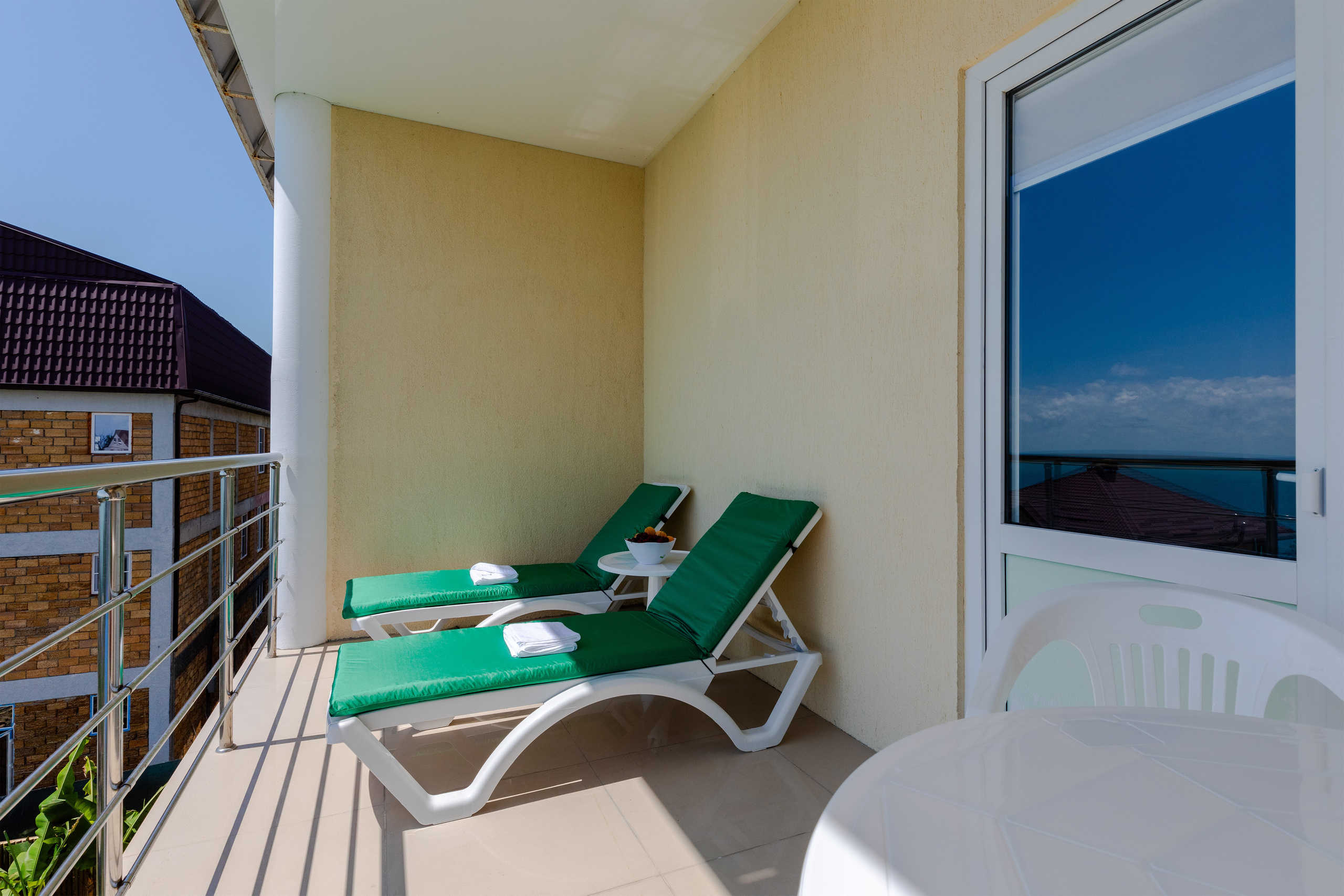 Интерьерная фотосъемка двухкомнатного номера в гостевом доме, Вардане. Интерьерный фотограф в Сочи Владислав Нагин