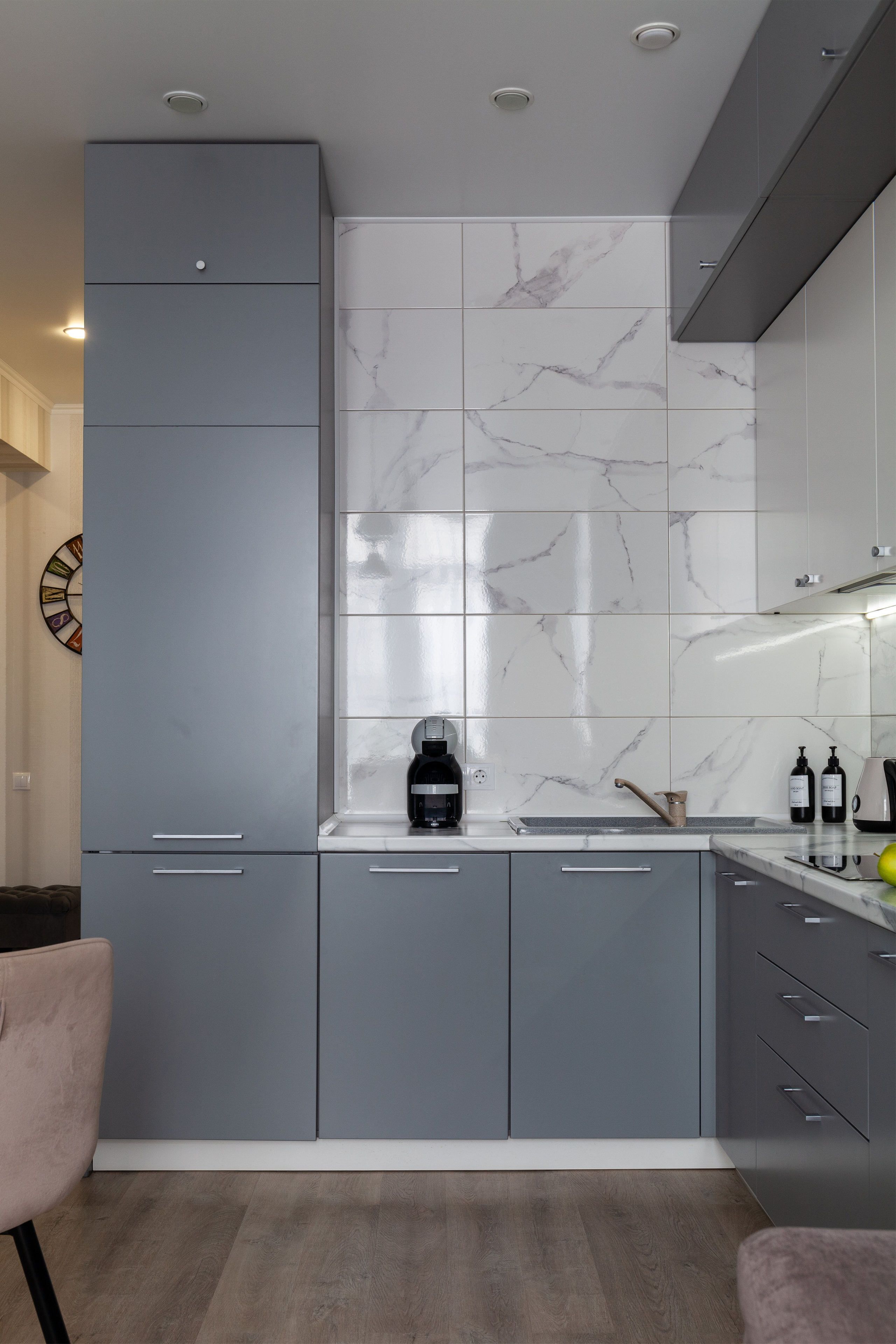 Интерьерная фотосъемка двухкомнатной квартиры в ЖК «Огни Сочи». Интерьерный фотограф в Москве