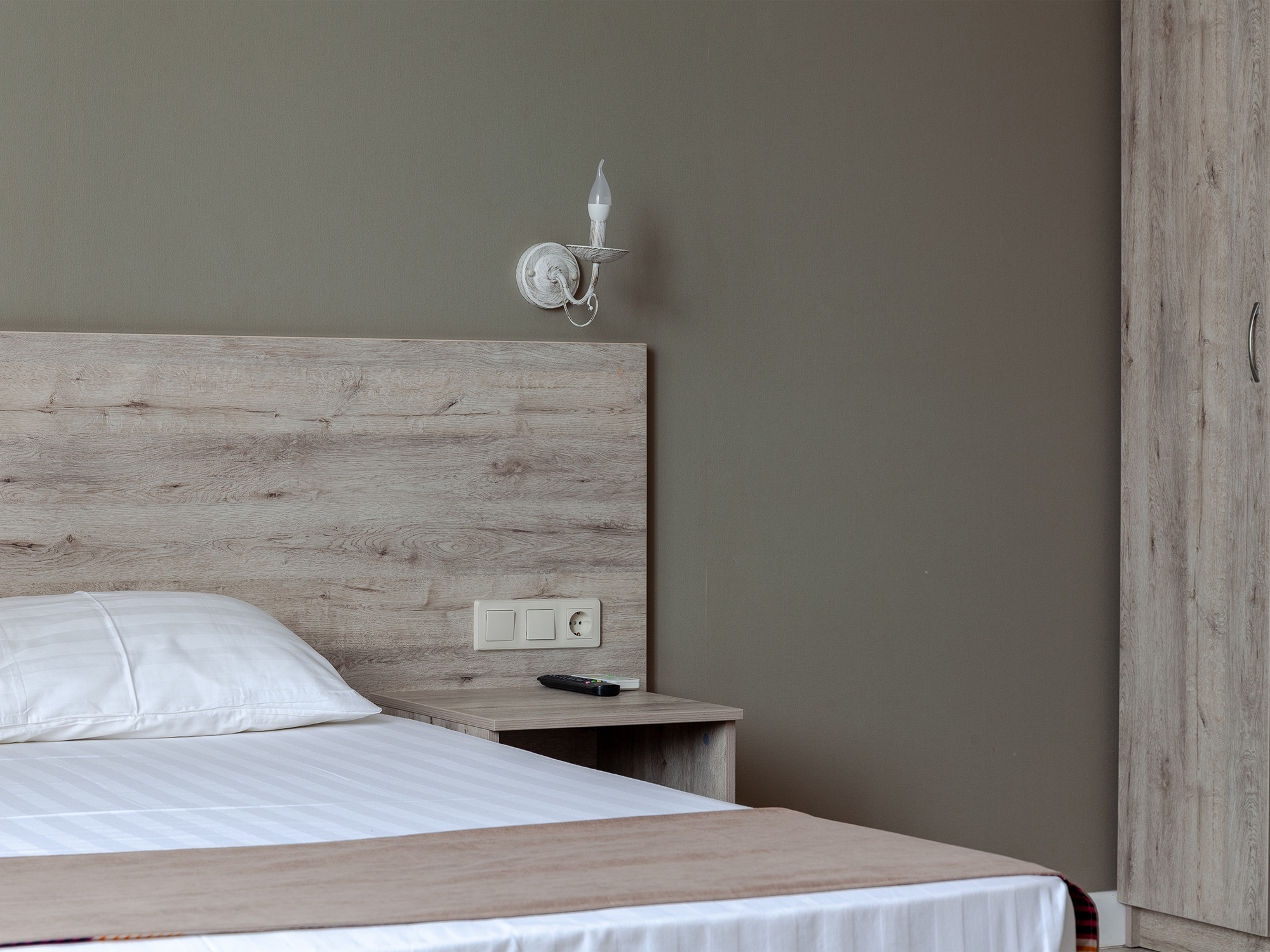 Интерьерная фотосъемка однокомнатного номера в Анапе. Интерьерный фотограф в Сочи Владислав Нагин