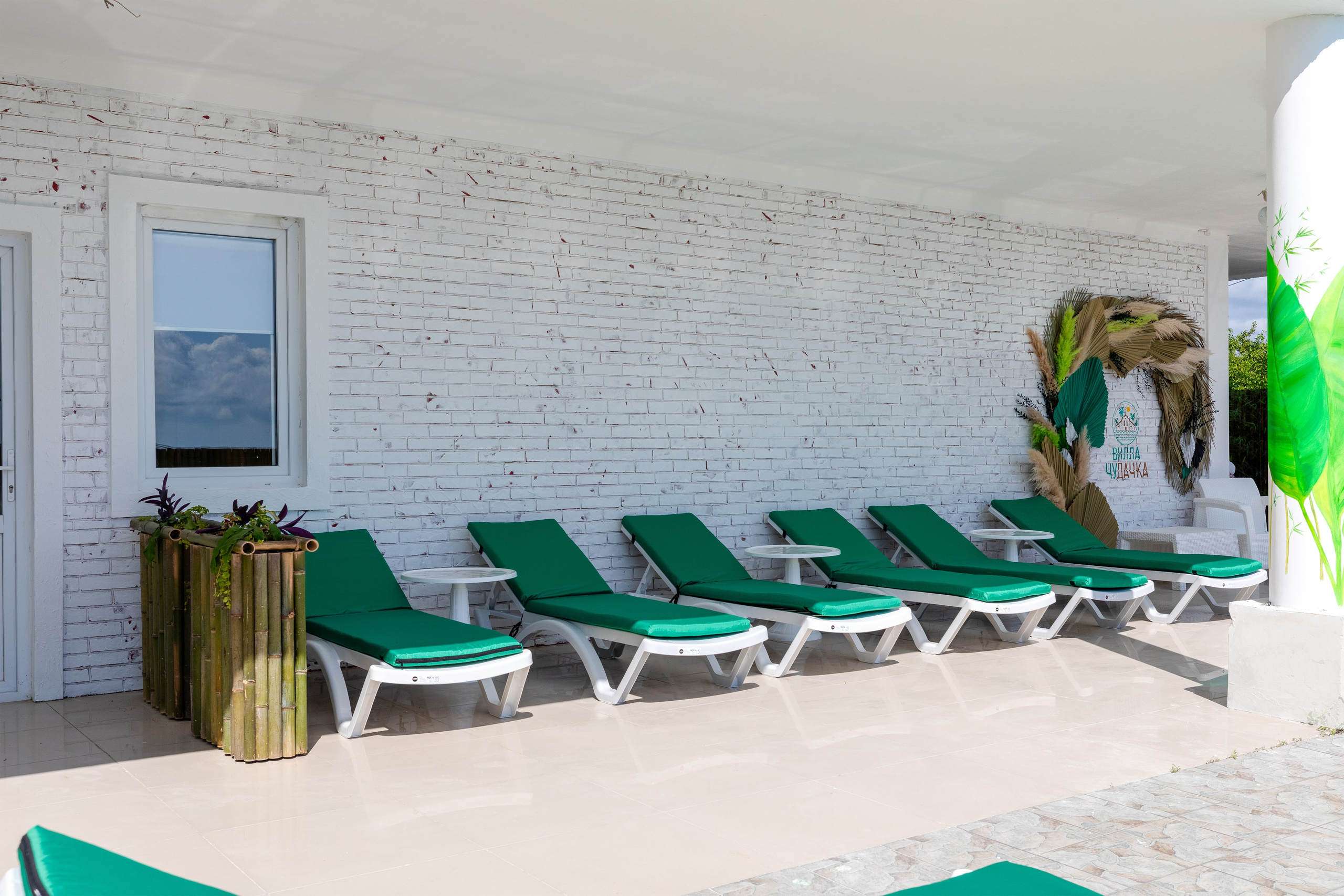 Интерьерная фотосъемка двухкомнатного номера в гостевом доме, Вардане. Интерьерный фотограф в Сочи Владислав Нагин