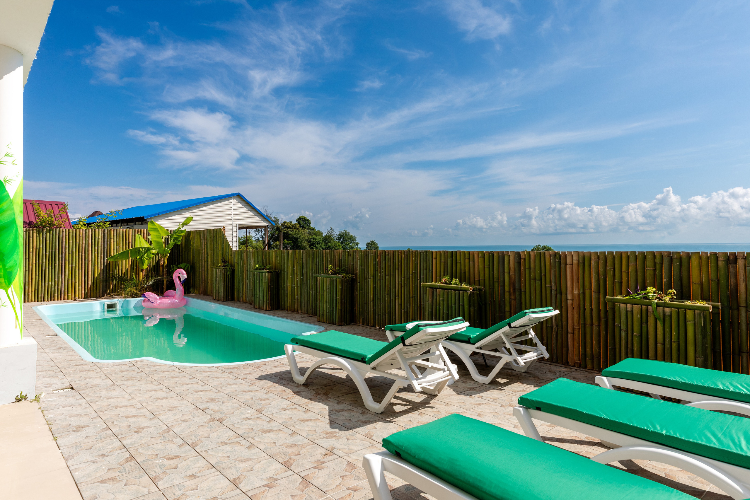 Интерьерная фотосъемка двухкомнатного номера в отеле Вилла Чудачка, Сочи. Интерьерный фотограф в Сочи Владислав Нагин