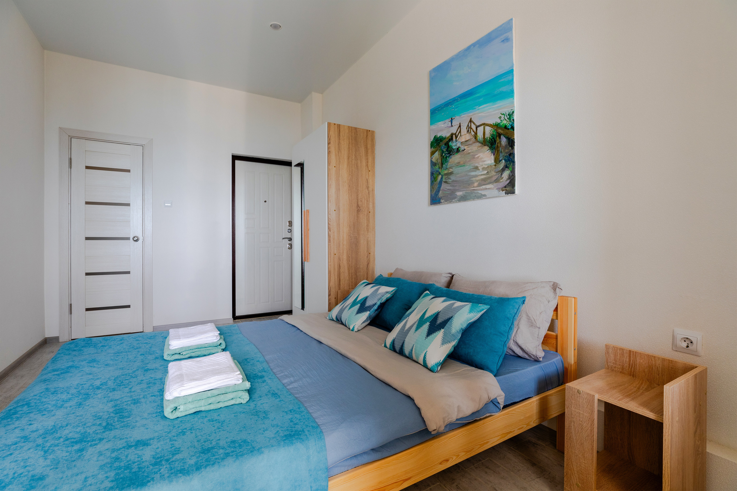 Интерьерная фотосъемка двухкомнатного номера в отеле Вилла Чудачка, Сочи. Интерьерный фотограф в Сочи Владислав Нагин