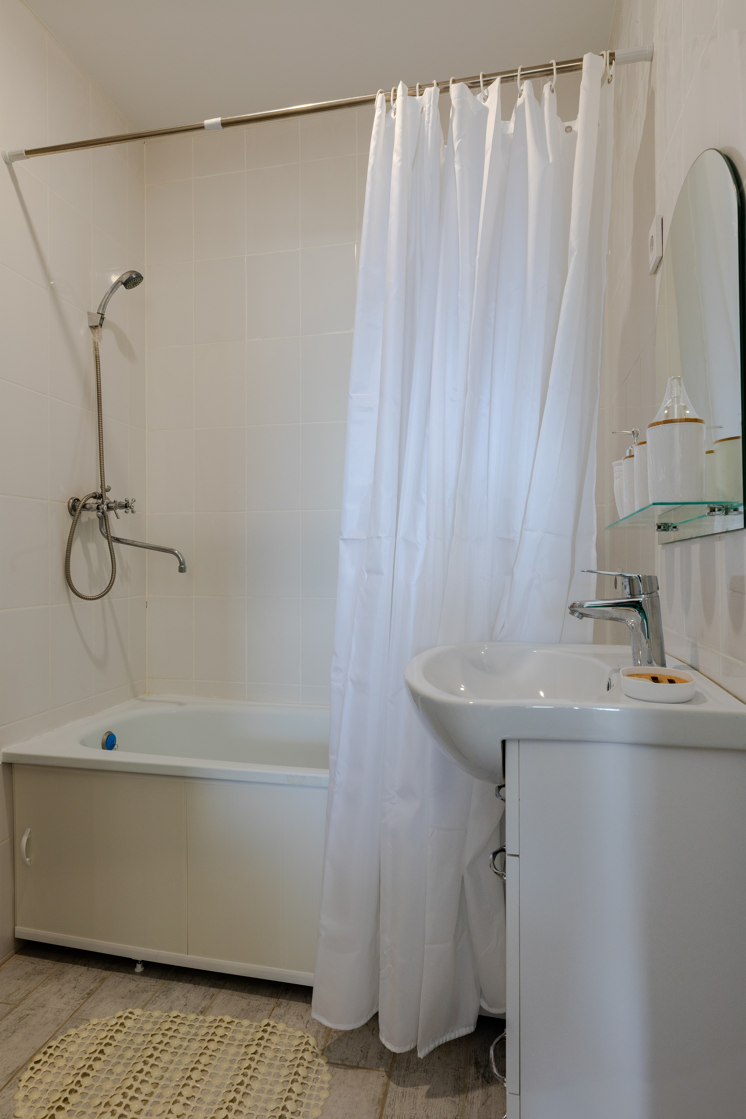 Интерьерная фотосъемка двухкомнатного номера в гостевом доме, Вардане. Интерьерный фотограф в Сочи Владислав Нагин