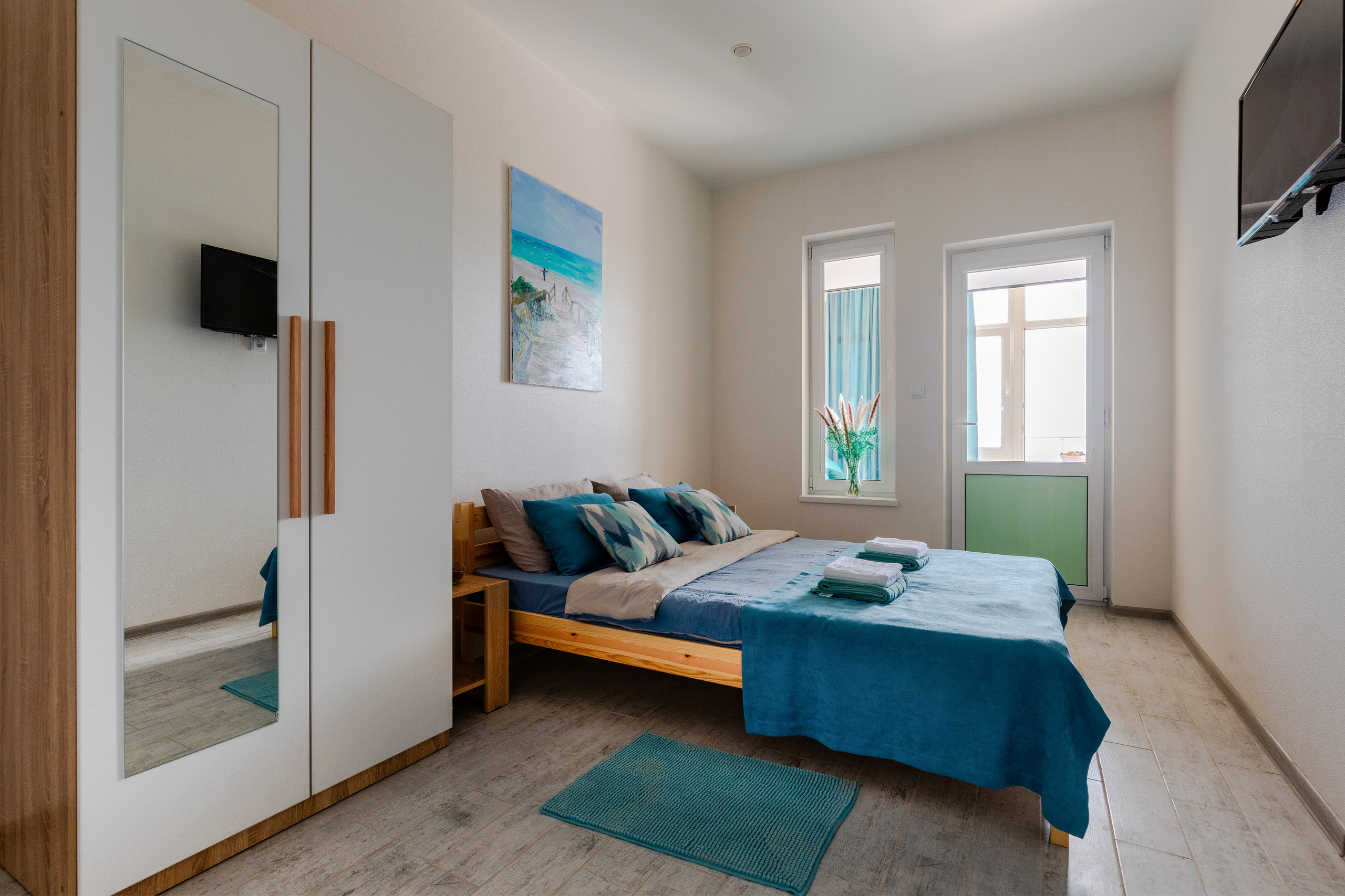 Интерьерная фотосъемка двухкомнатного номера в отеле Вилла Чудачка, Сочи. Интерьерный фотограф в Сочи Владислав Нагин