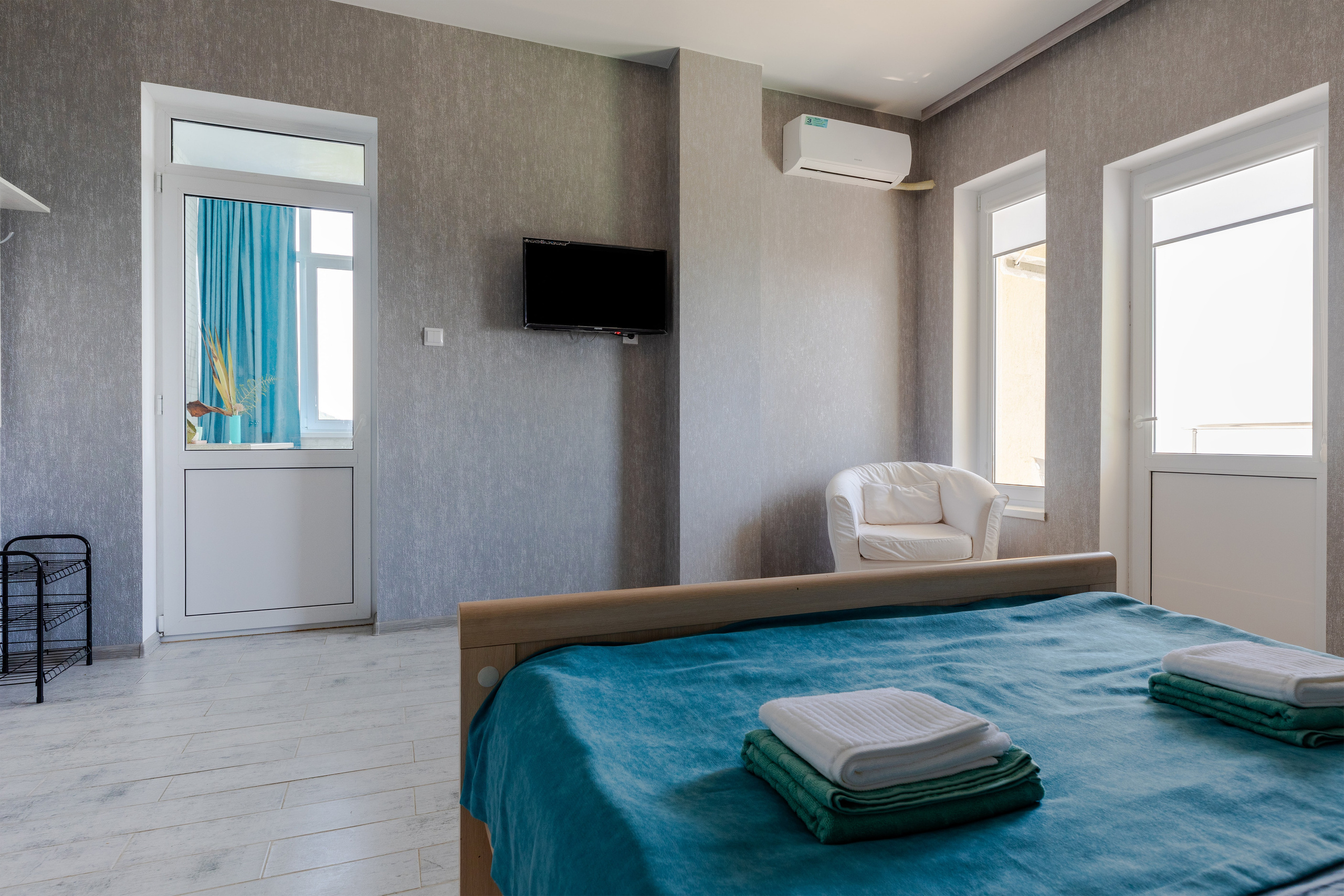 Интерьерная фотосъемка двухкомнатного номера в гостевом доме, Вардане. Интерьерный фотограф в Сочи Владислав Нагин