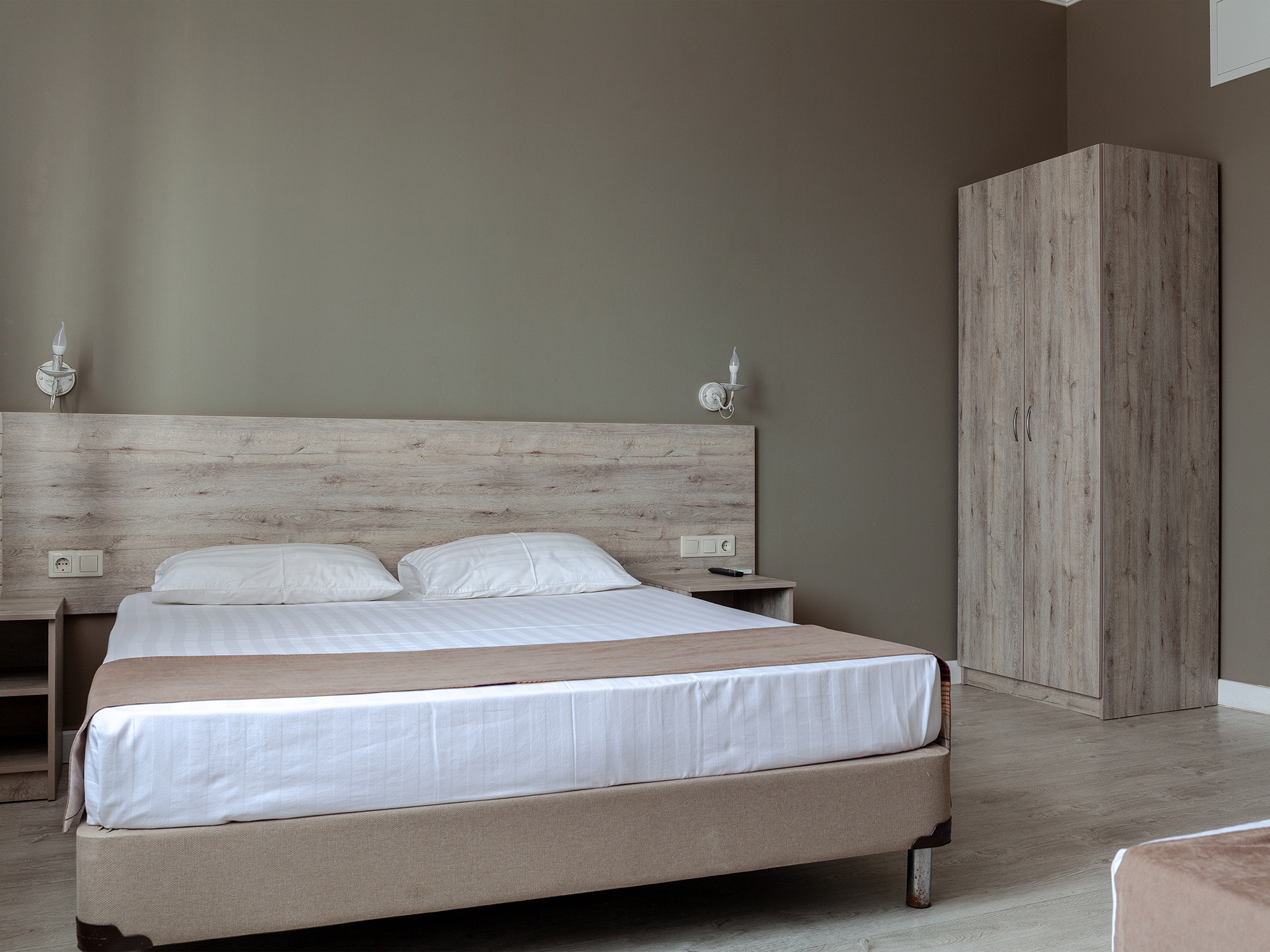 Интерьерная фотосъемка однокомнатного номера в Анапе. Интерьерный фотограф в Сочи Владислав Нагин