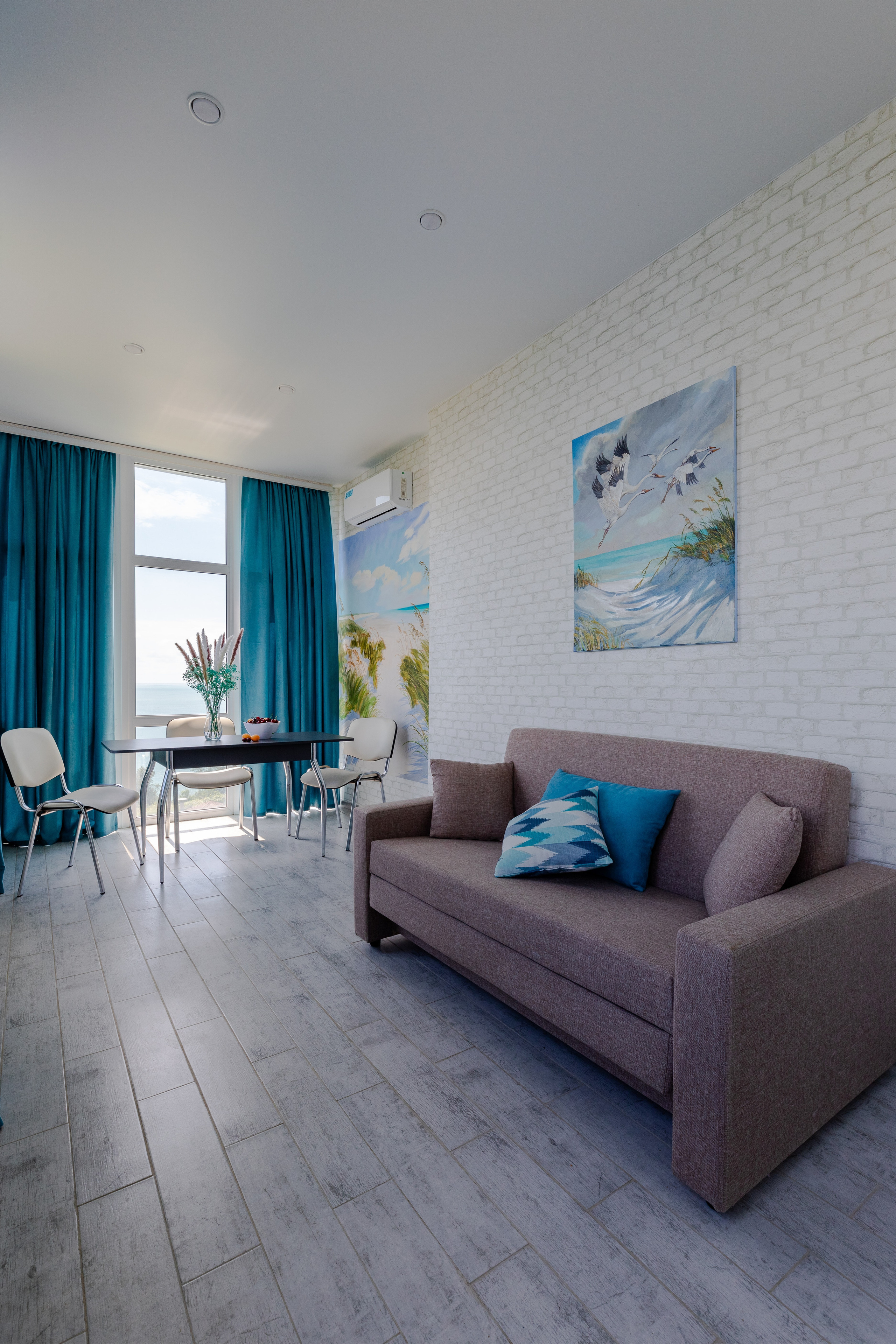 Интерьерная фотосъемка двухкомнатного номера в гостевом доме, Вардане. Интерьерный фотограф в Сочи Владислав Нагин