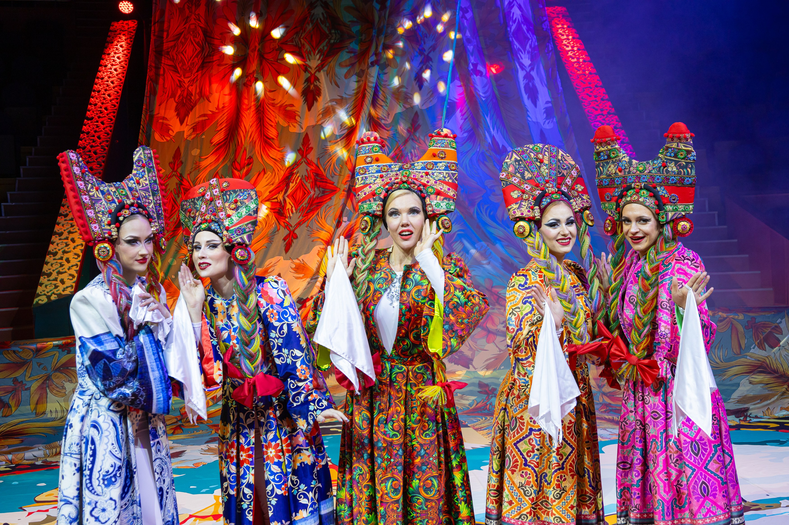 Цирк Жар Птица. Афиша. Семейный и Свадебный фотограф в Сочи