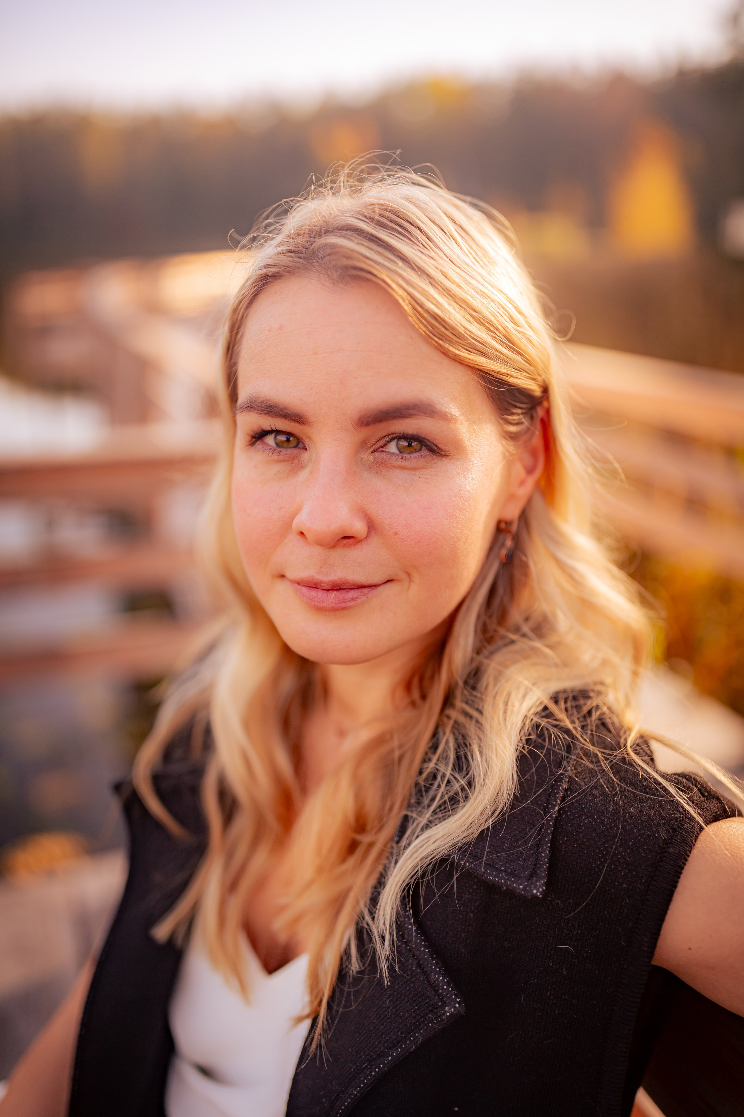 Фотосессия Ирины в осеннем лесу. Контент фотограф для экспертов в соцсетях Алена Собора Москва