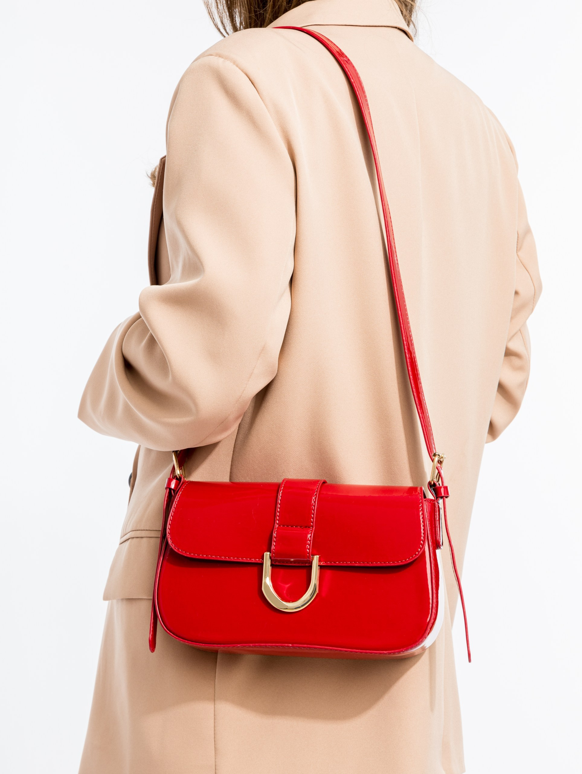 Съемка сумок с моделью для сайтов, маркетплейсов, WB, Ozon, Яндекс Маркет и др. Студия коммерческой съемки ХВОЯ