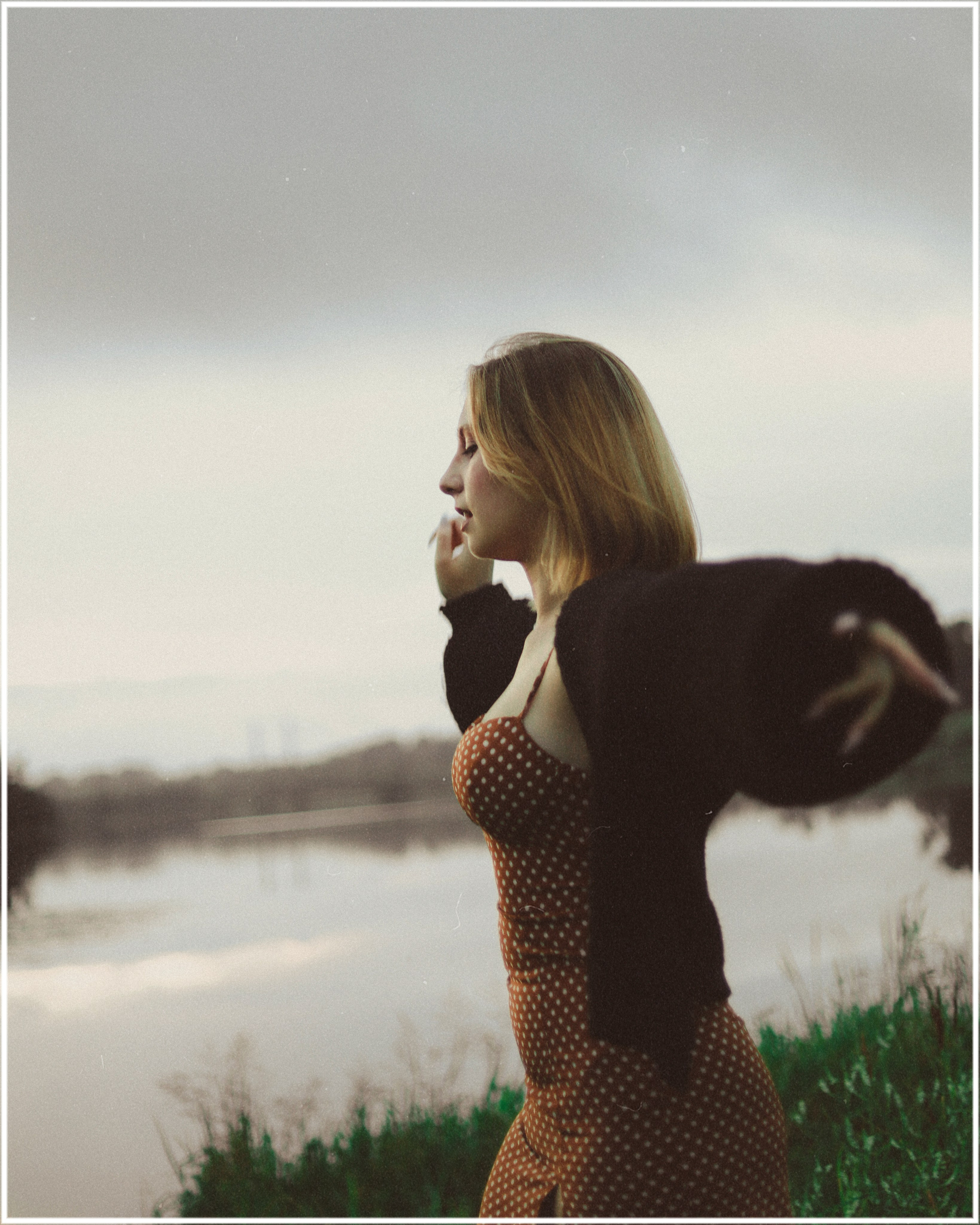 Without an umbrella. Sun Betty — кинофотограф Элизабет