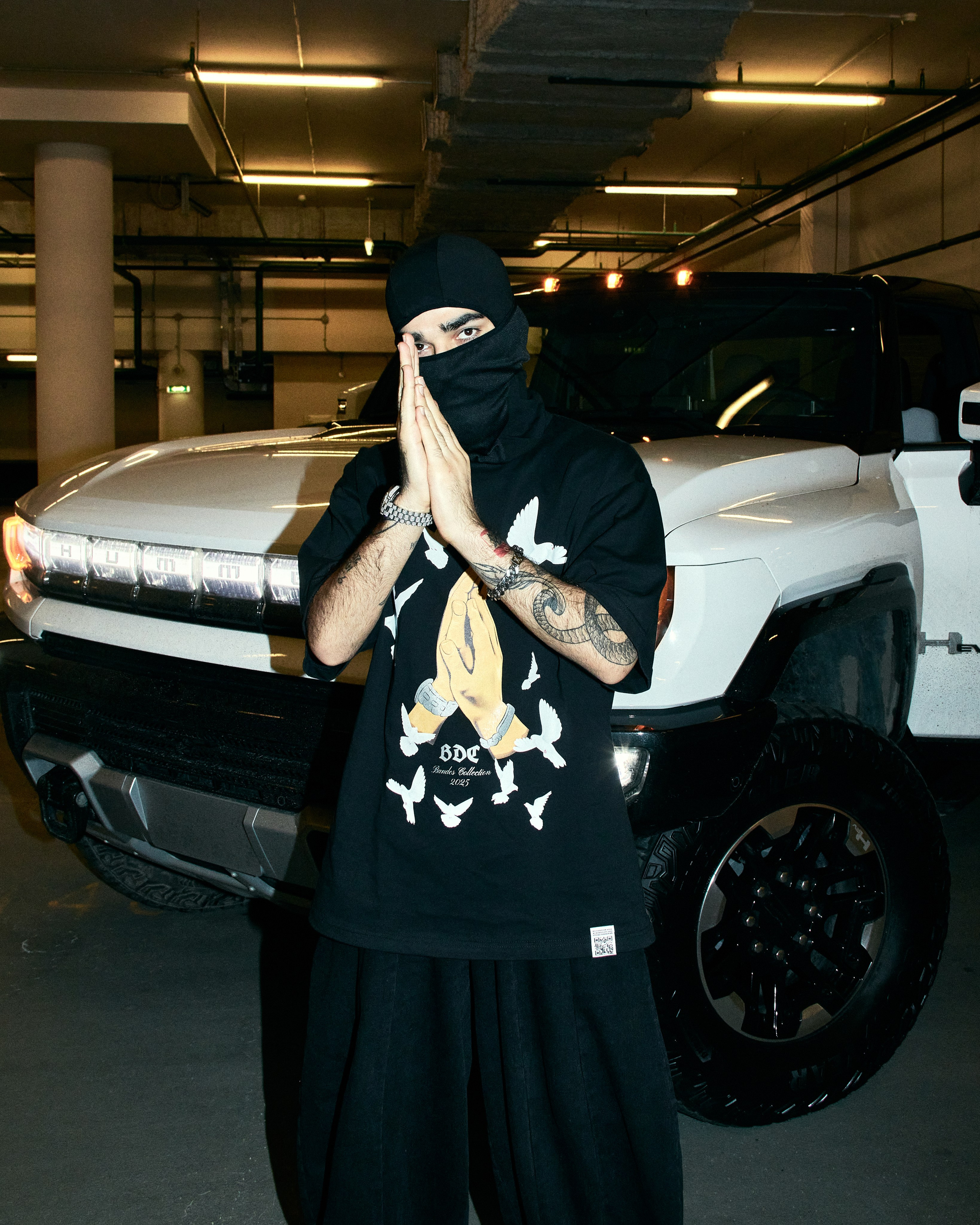 BANDES. Andrew Valmus