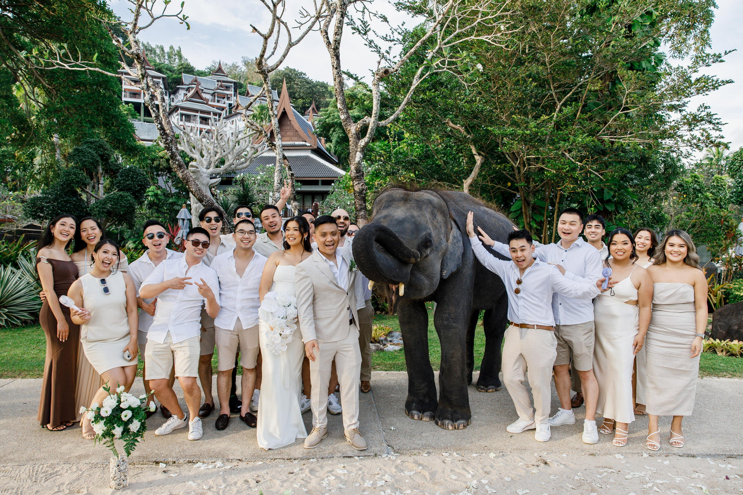Wedding in Phuket at the Thavorn Hotel. Photographer in Phuket. Photographer Thailand