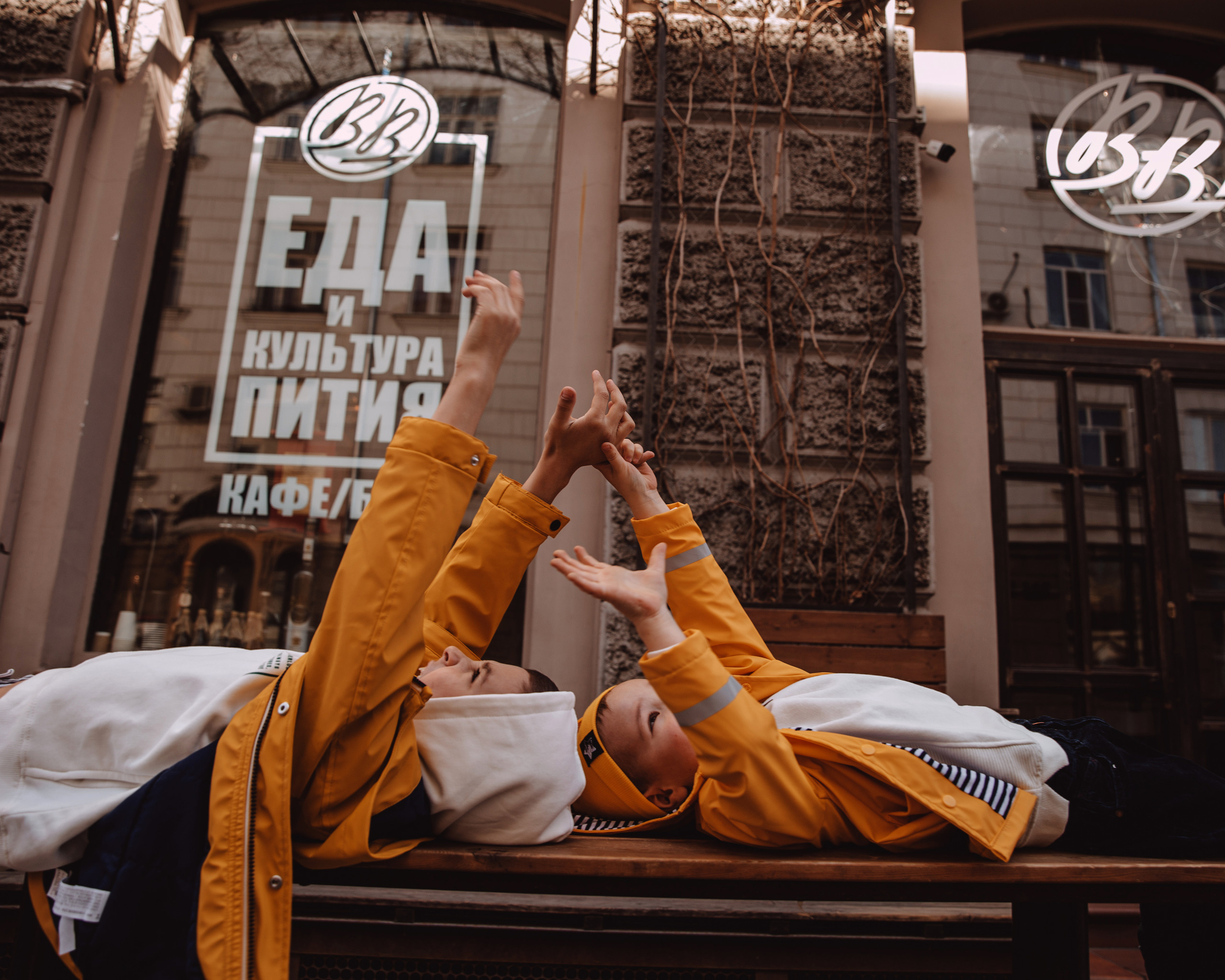 Уличная съемка с Олей и ее мальчиками. Фотограф в Краснодаре и Краснодарском крае