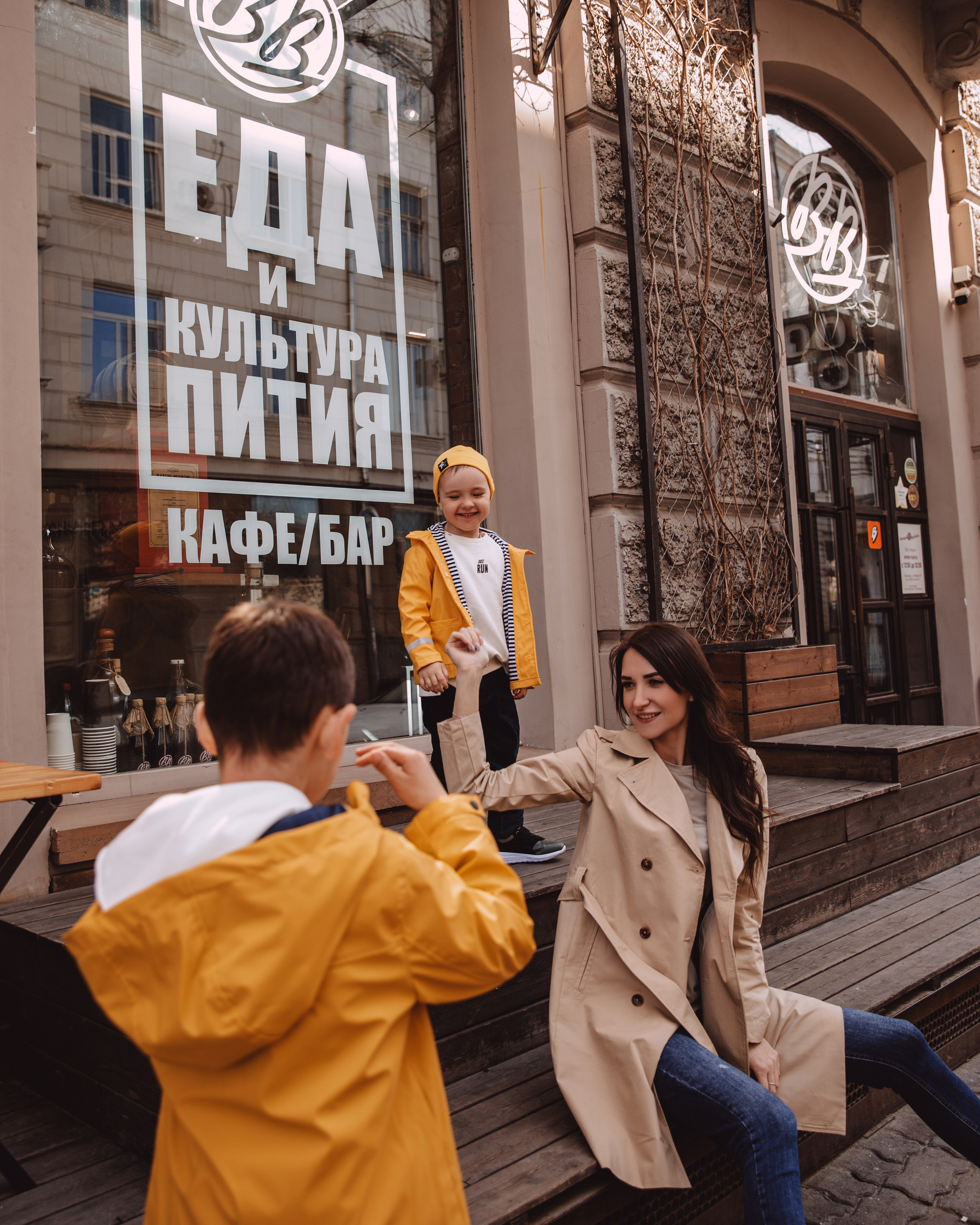 Уличная съемка с Олей и ее мальчиками. Фотограф в Краснодаре и Краснодарском крае