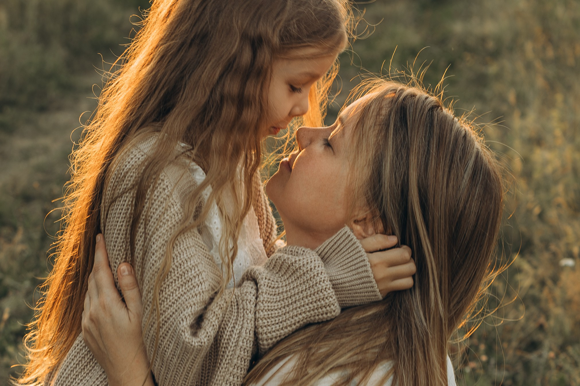 Летний луг, закат. Семейный фотограф Москва. Фотограф беременности и материнства Москва