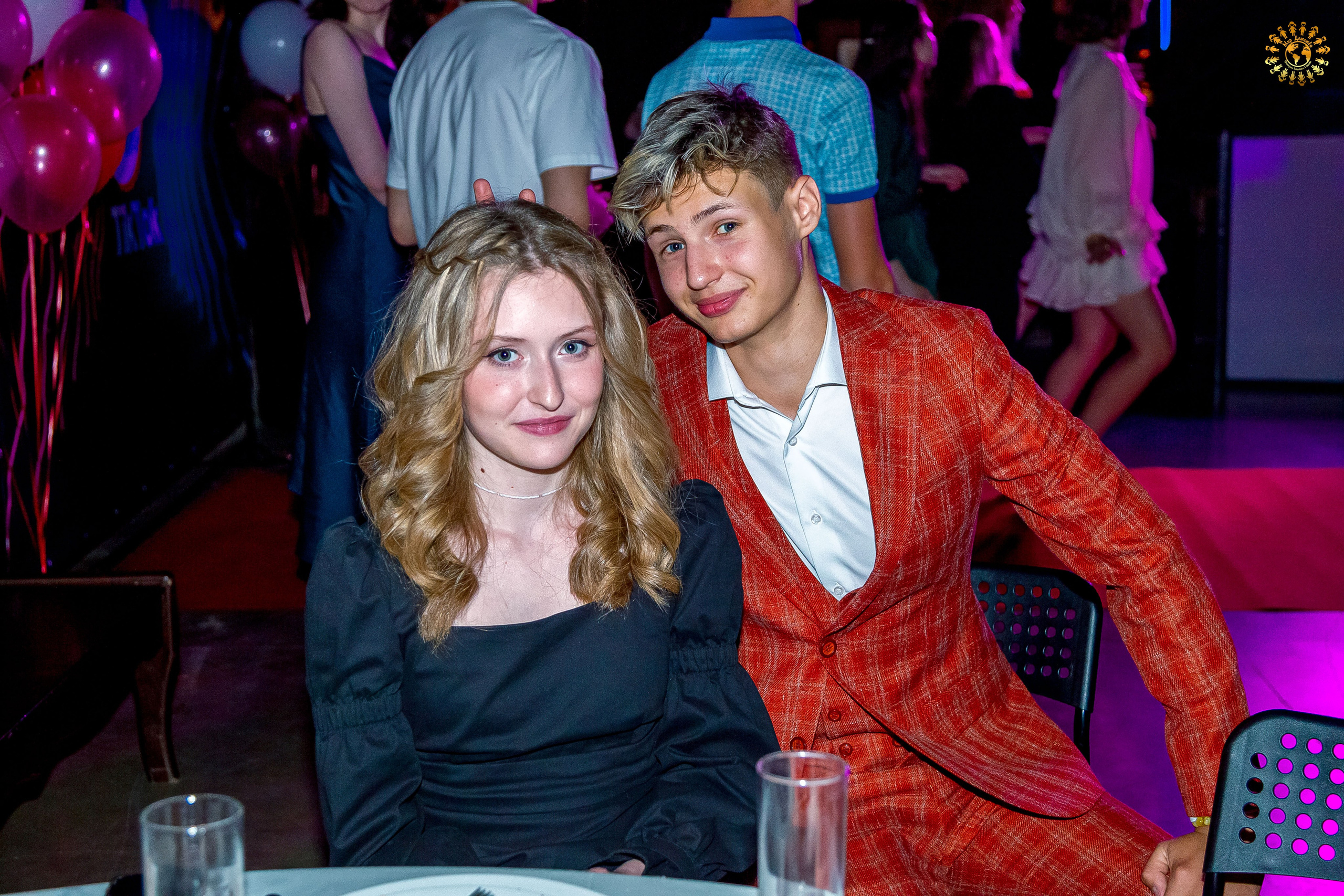 Выпускной 2023 (Школа 548; 9 Ж класс) AG Loft «Библиотека», Москва. Репортажная съемка в Москве и области. Анималистика