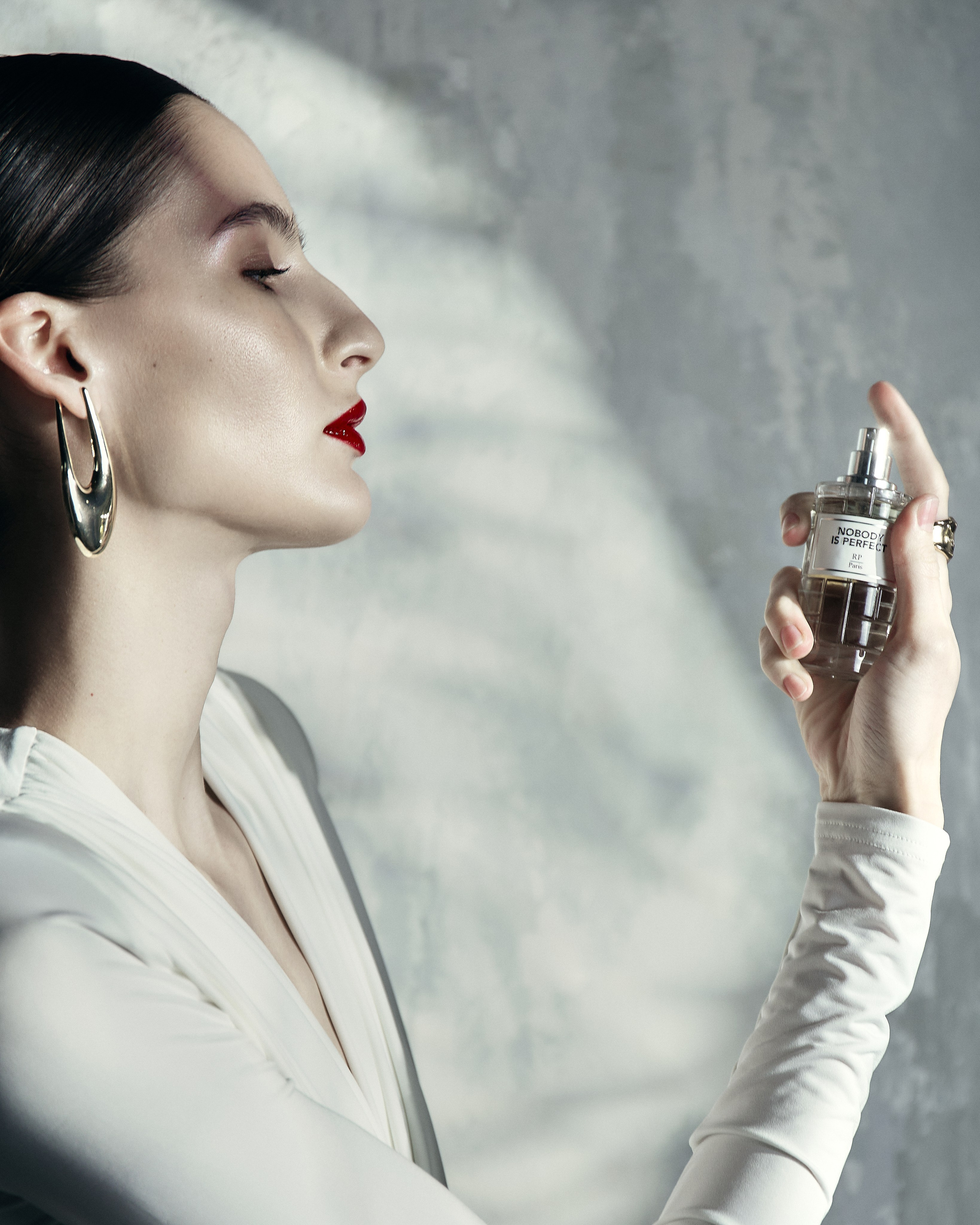 Реклама съемка парфюма. Fashion-фотограф Екатерина Врублевская Москва. Профессиональная съёмка для брендов, женщин и мужчин не моделей