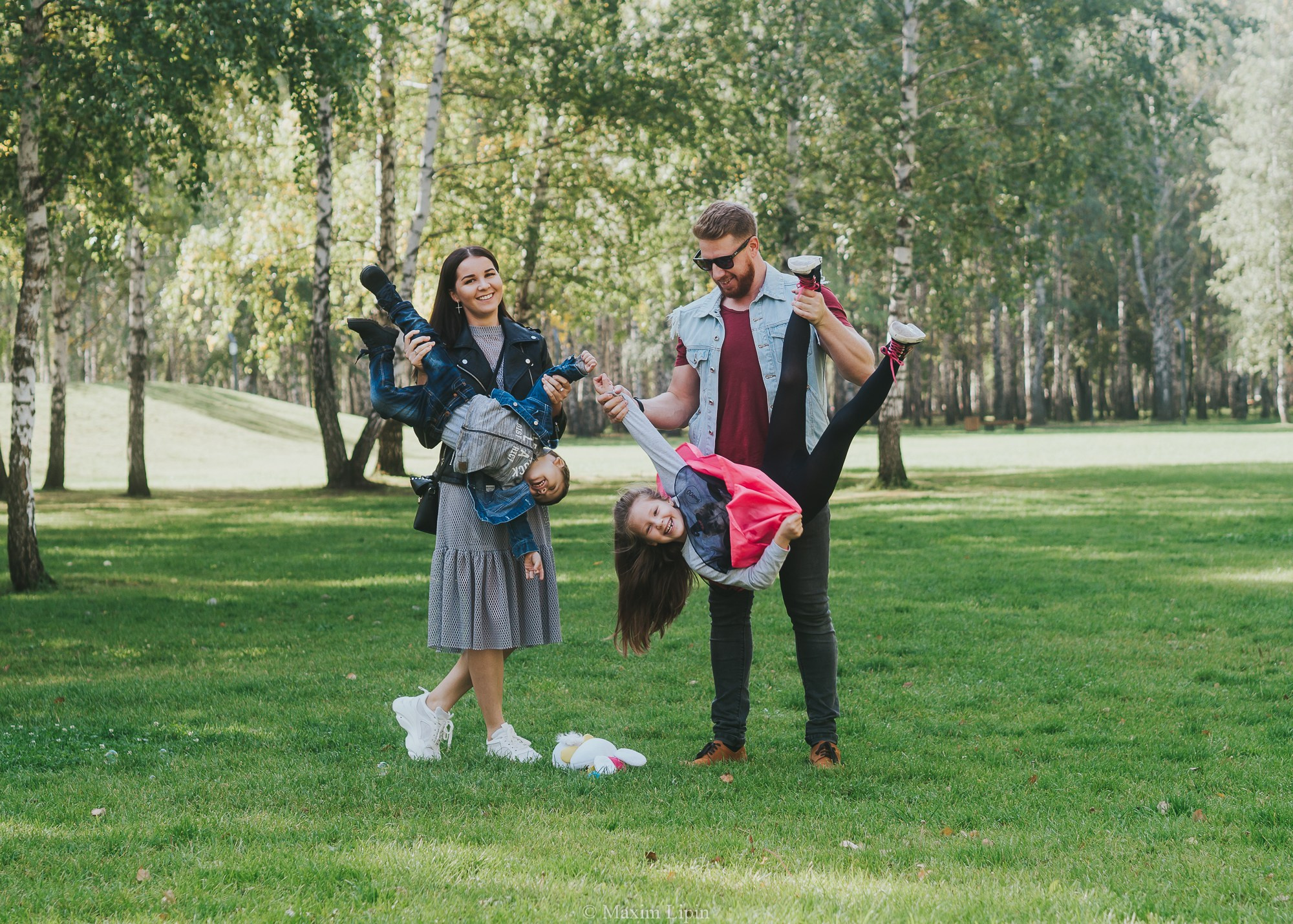 Семейная фотосессия в парке Семья. Свадебный Фотограф в Нижнекамск Татарстан Максим Липин