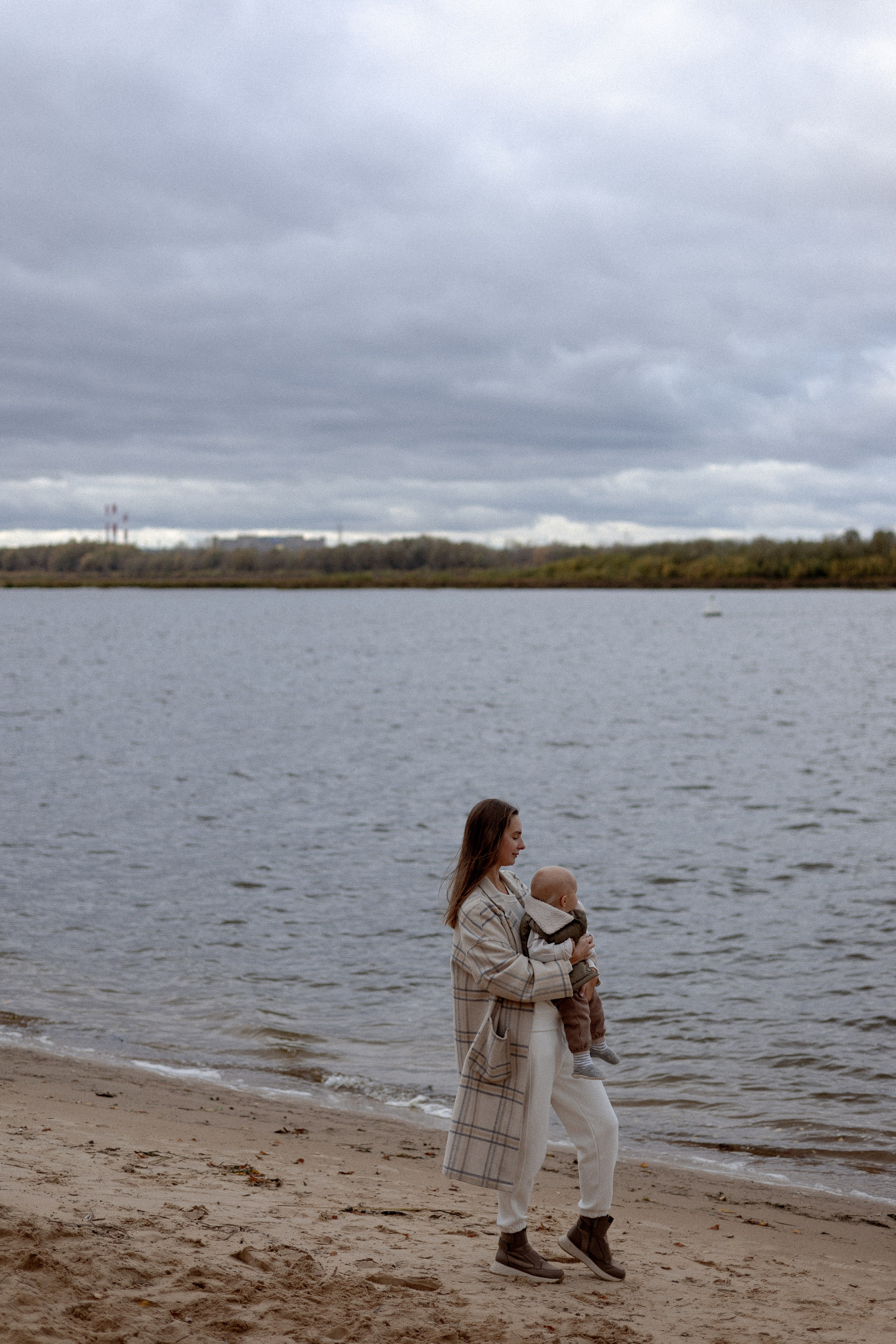Прогулка у реки. Свадебный и семейный фотограф Ксения Маллер