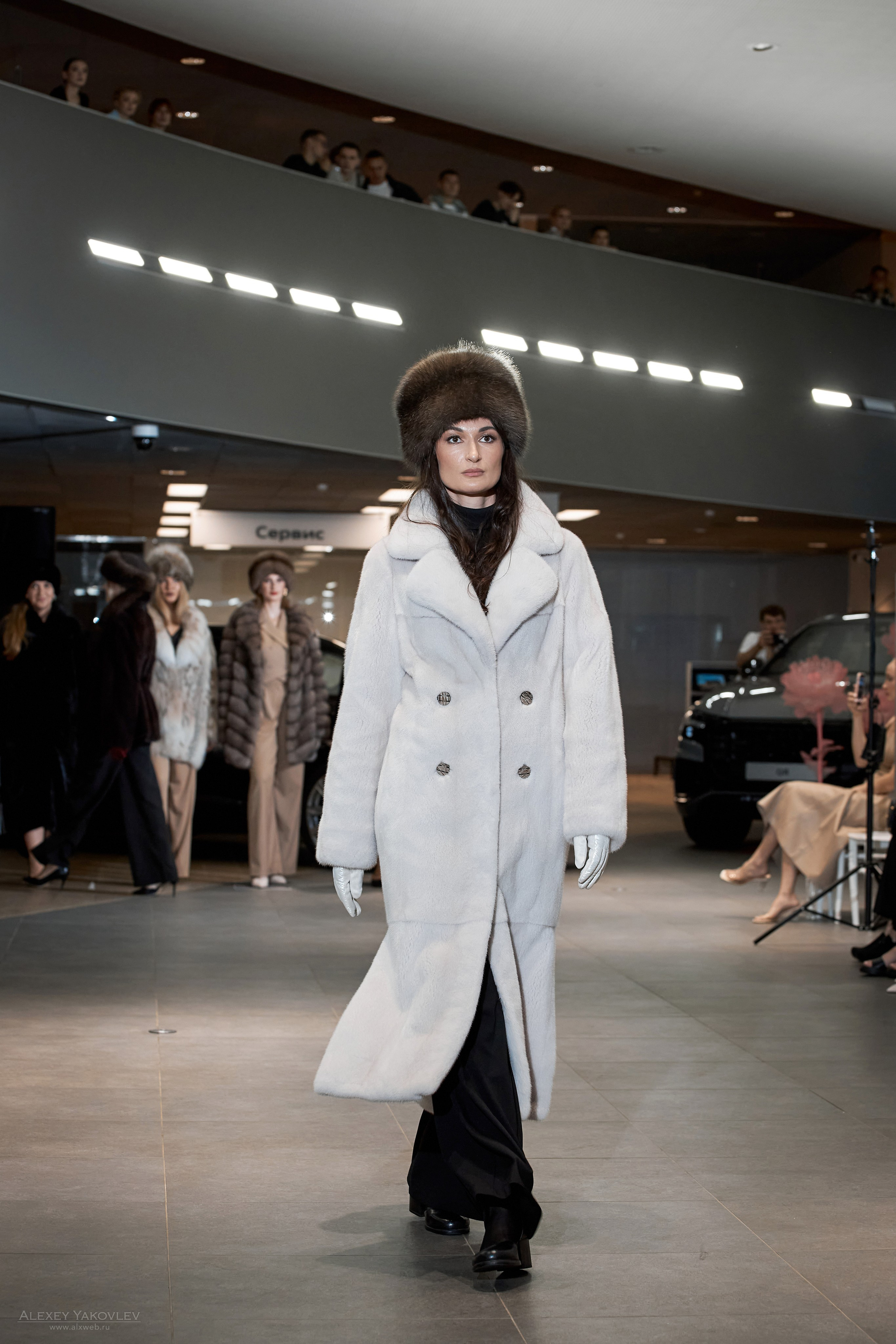 Модный показ PRE-FALL модельной школы Modeling+. Фотограф Алексей Яковлев