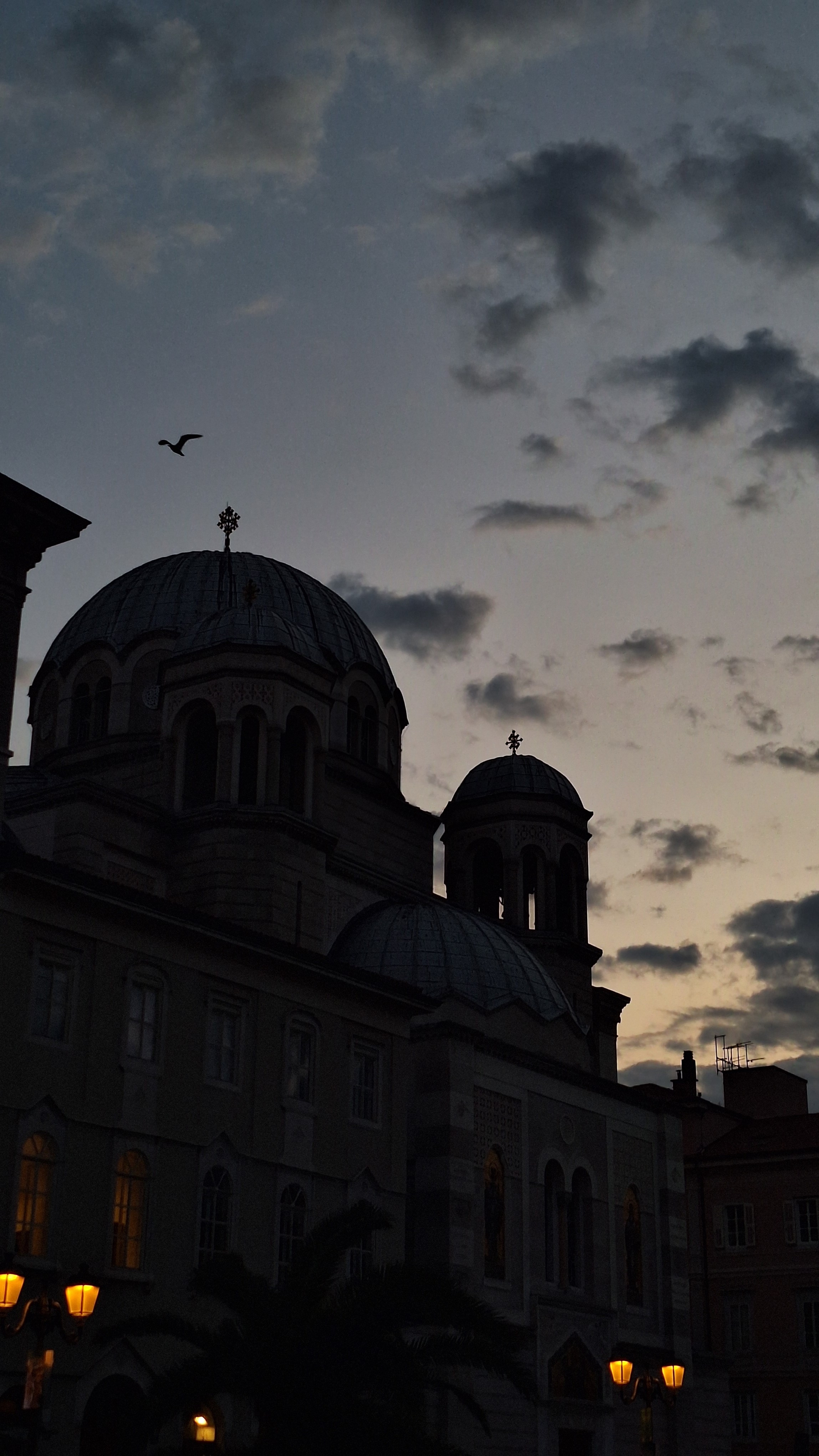 Lanterne di una citta. Fotografo Alina Imanbaeva Trieste e FVG