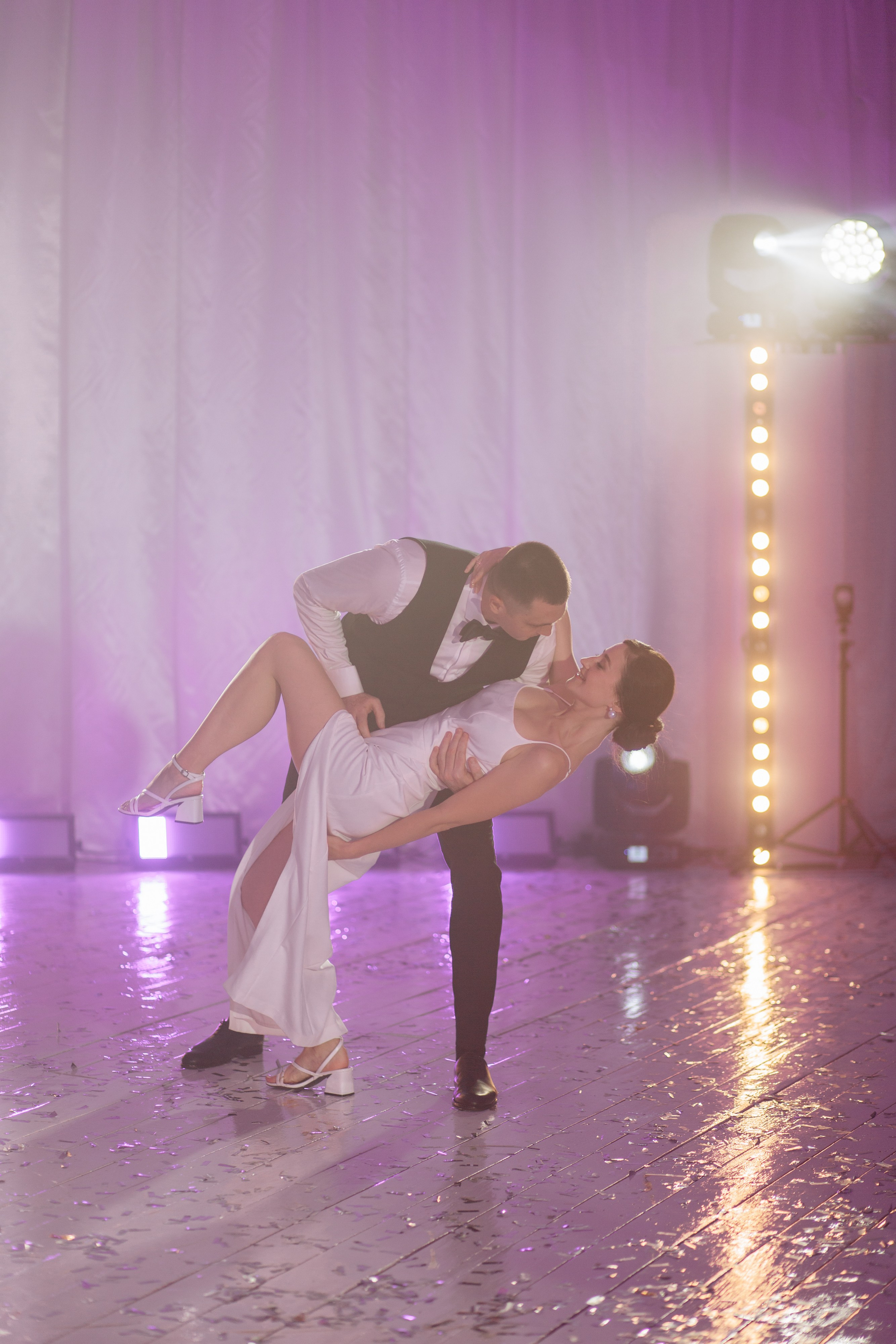 Банкет в шатре Кадницы. Свет на свадьбу Нижний Новгород Friends Rent