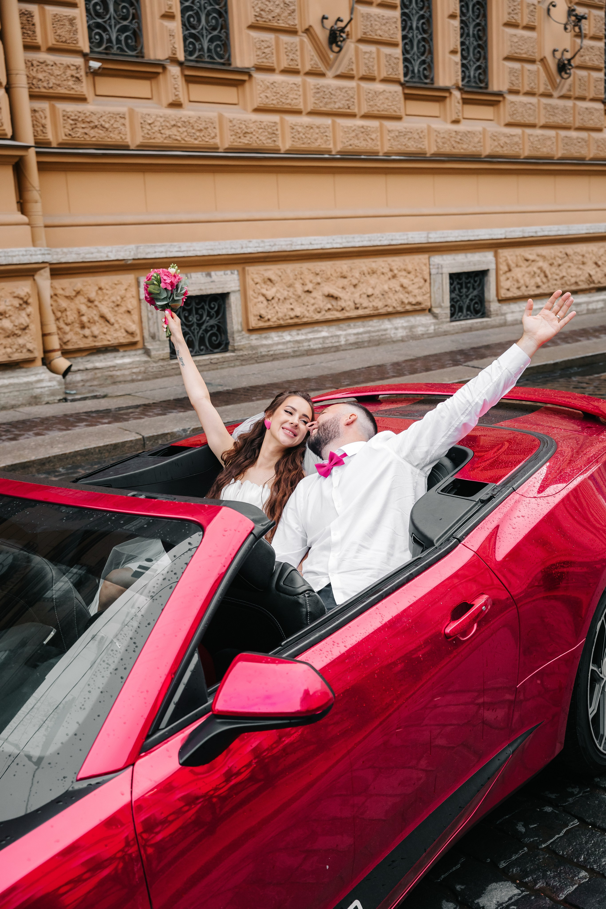 ДВОРЕЦ № 2 | Июль, кабриолет, академия Штиглица. Свадебный фотограф в Санкт-Петербурге Полина Корзухина