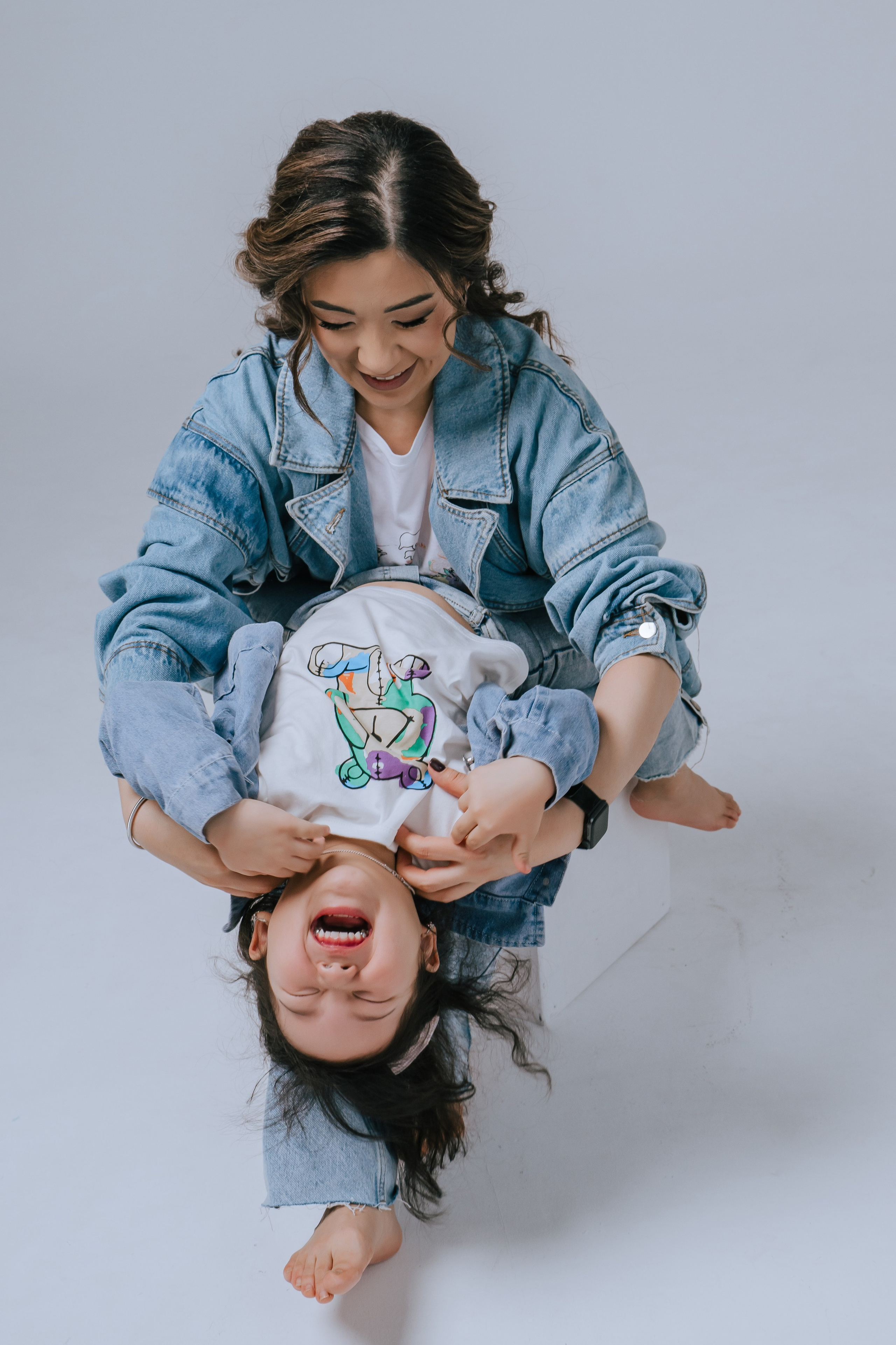 Ира и Аня. Фотограф Ярмишко Дарья. Выпускные фотокниги