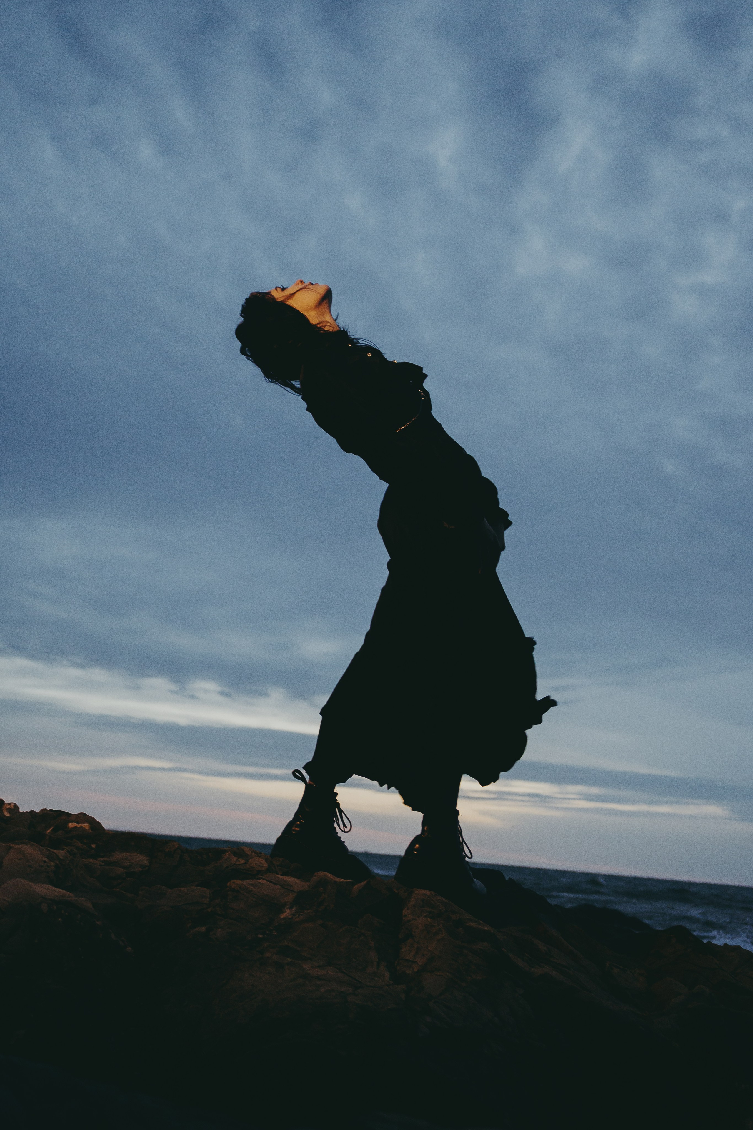 Съёмка у моря с оленьими рогами