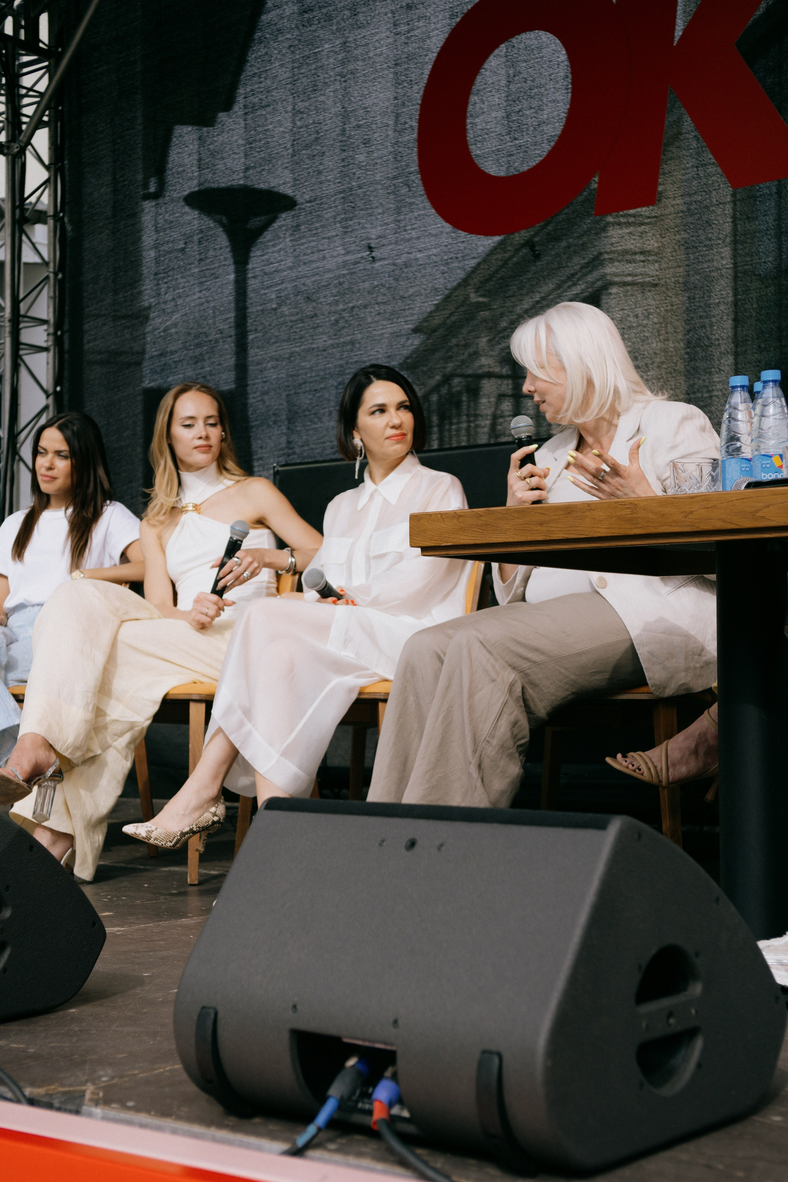 OK Mag SUMMER FEST 2025. Бэкстейдж и репортажный фотограф в Москве Артем Онацко