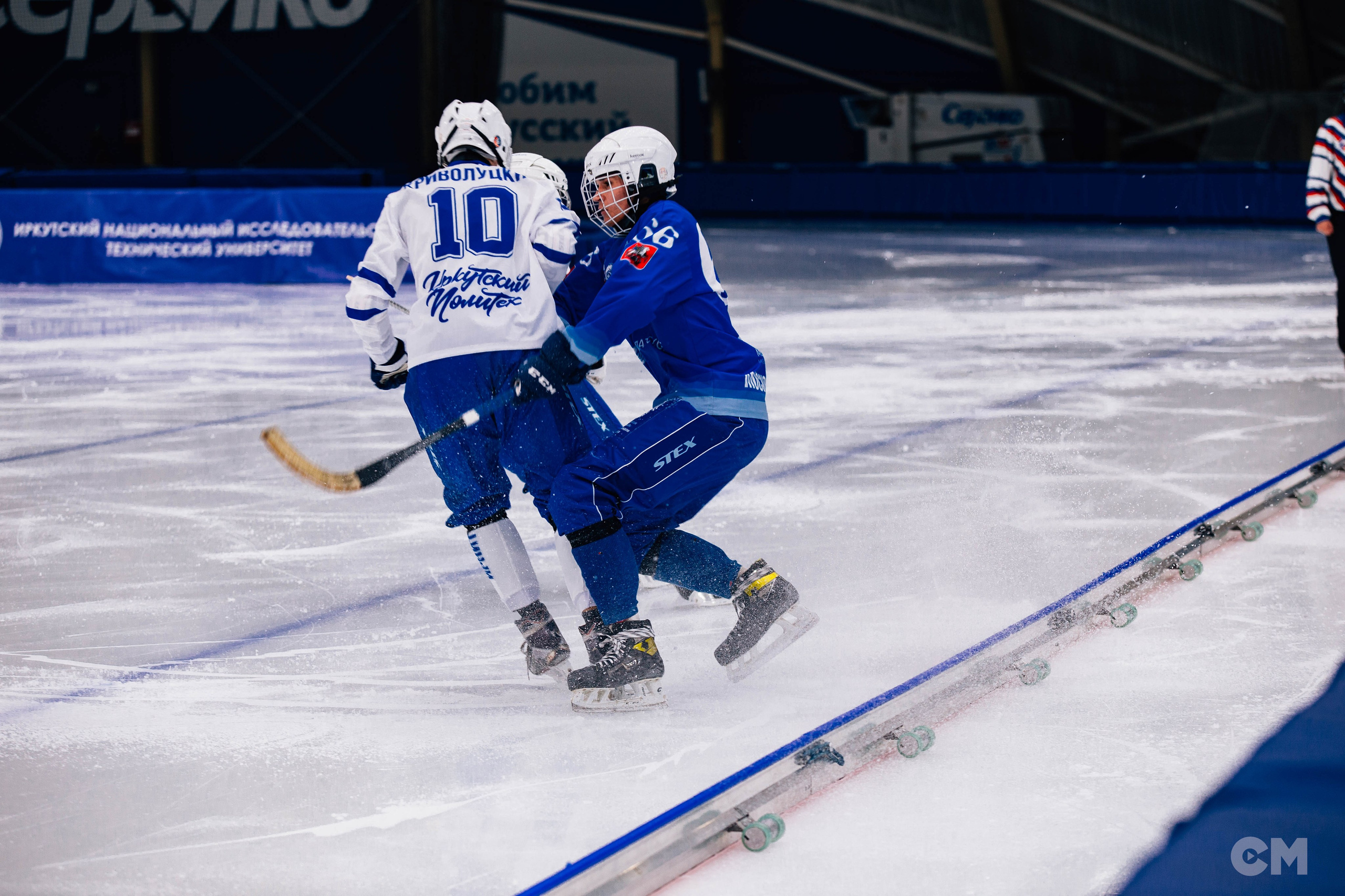 Чемпионат Студенческой спортивной лиги. Ковалёв хоккея с мячом. Репортажный фотограф в Иркутске — Ярослав Ковалёв