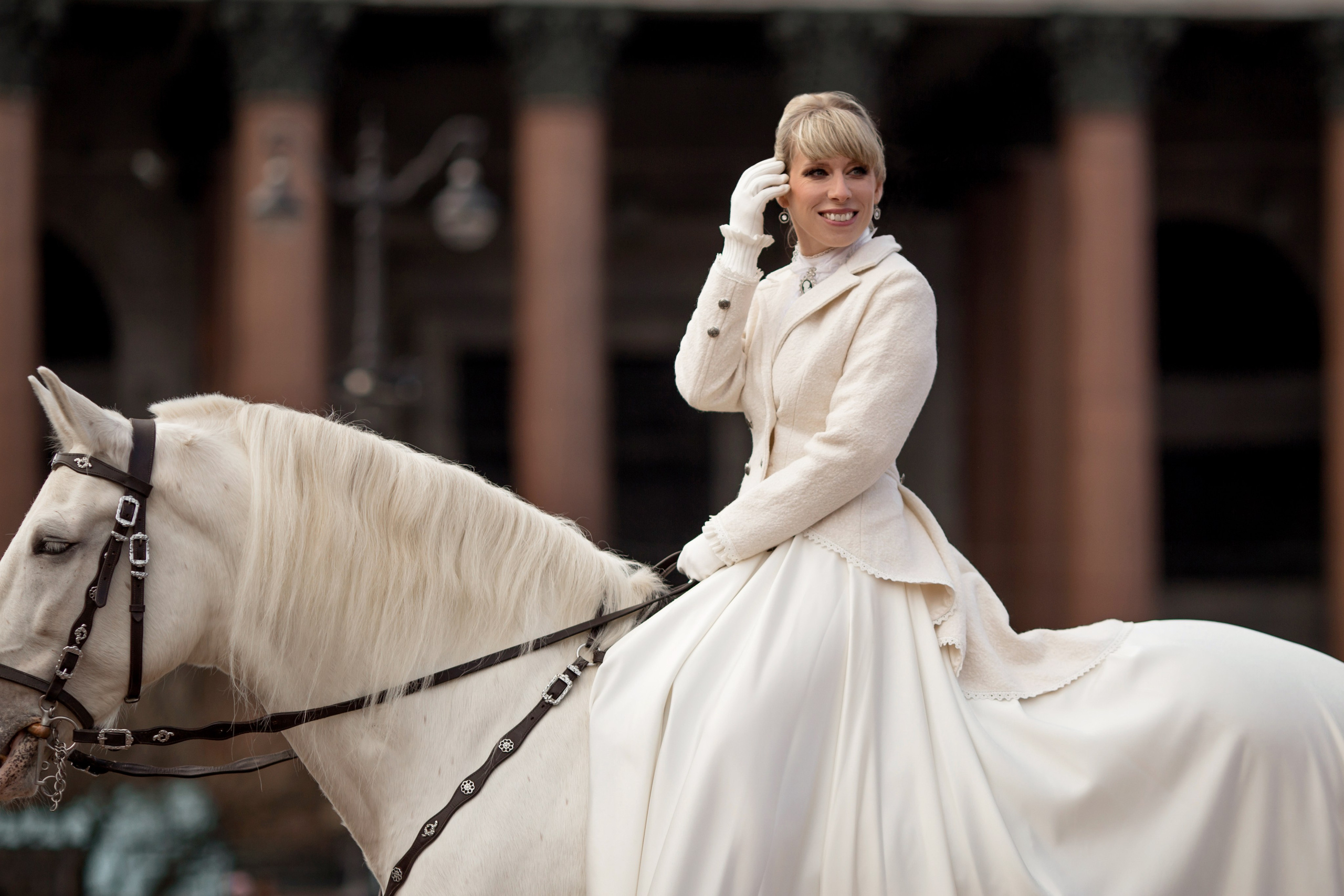 Фотосессия с лошадью у Исаакиевского собора