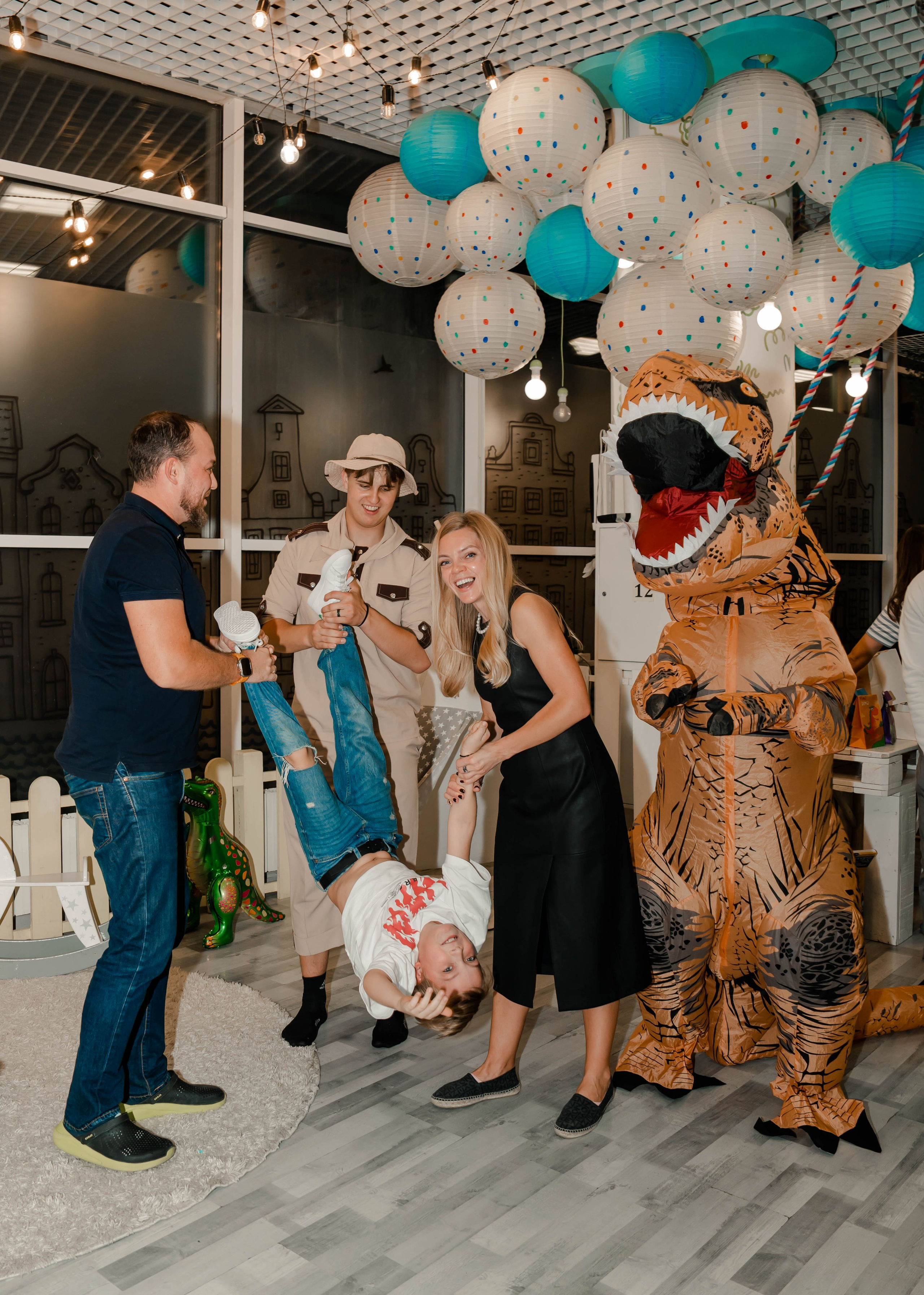 Грозный Тирекс. Крамер Юлиана детский и семейный фотограф