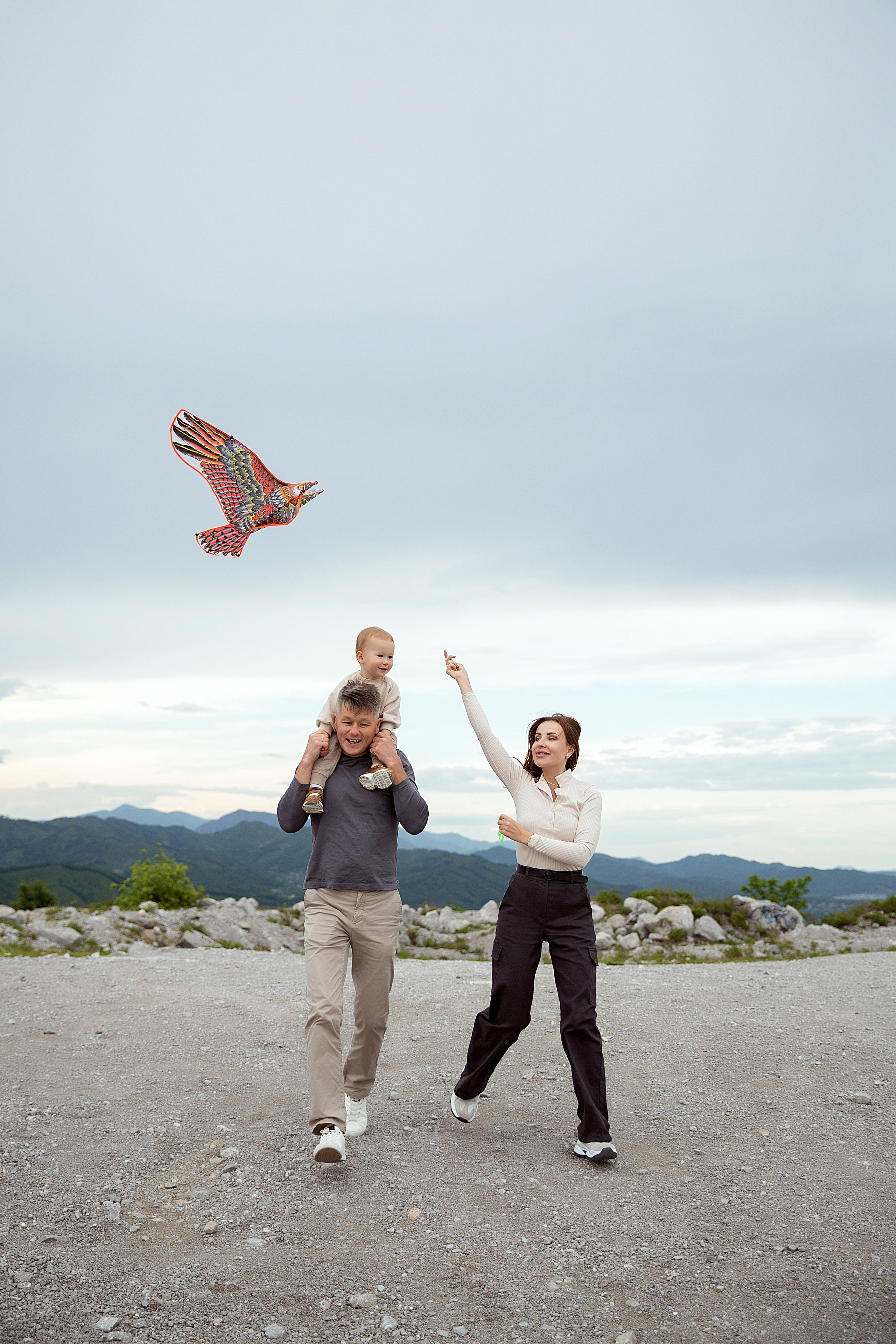 Прогулка с воздушным змеем. Людмила Далидович топовый семейный фотограф Находка/Владивосток