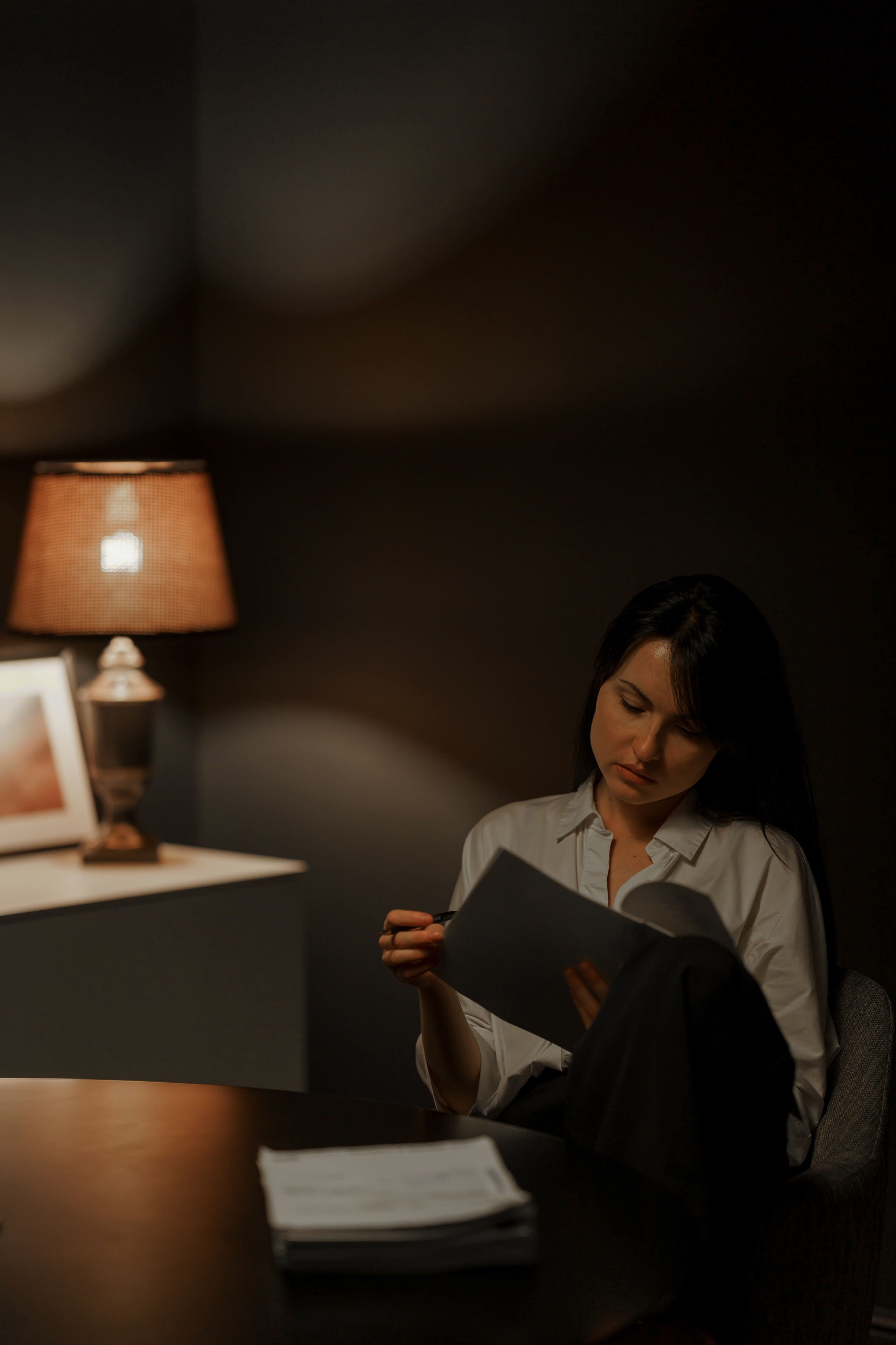 В помещении. Photomantis