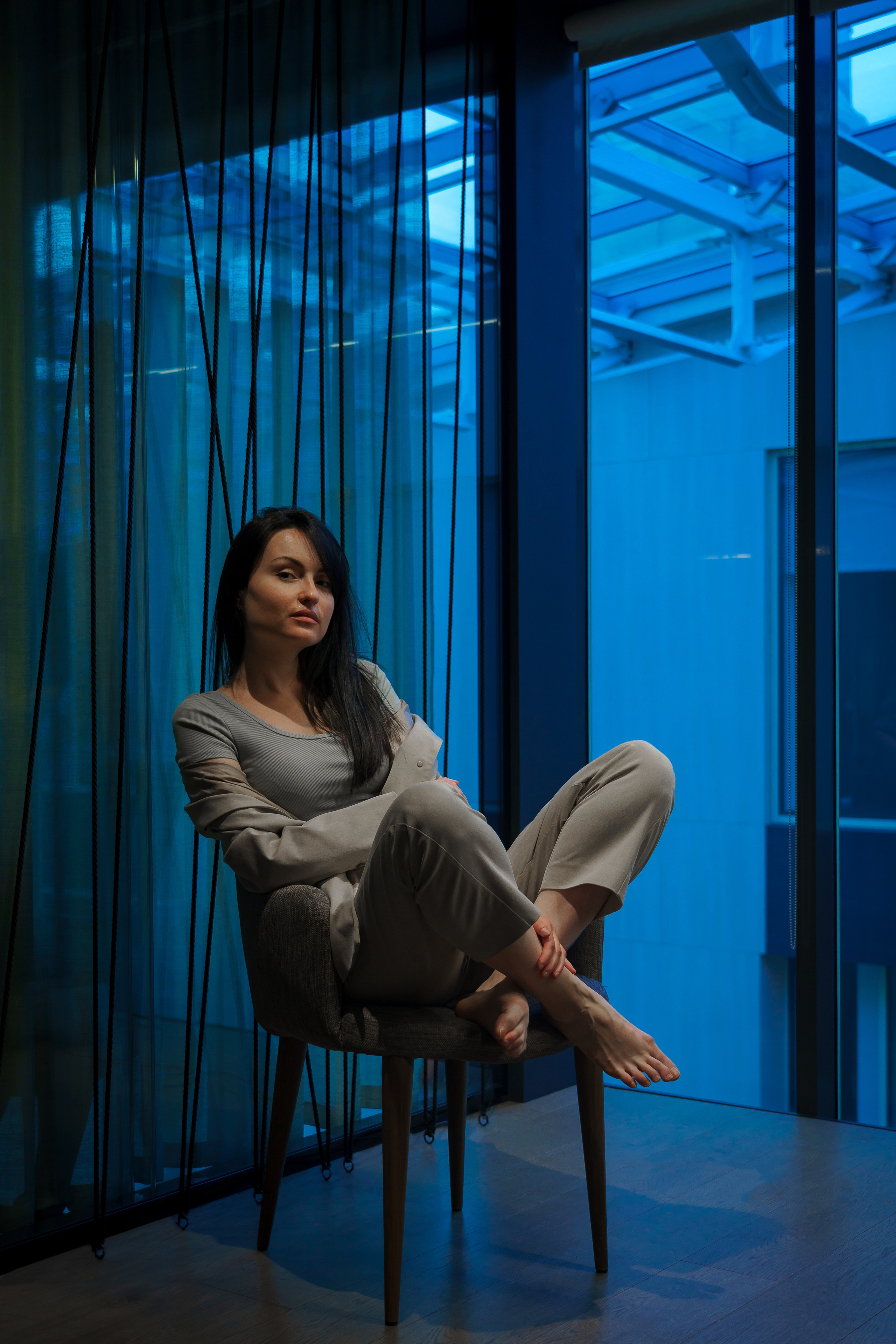 В помещении. Photomantis