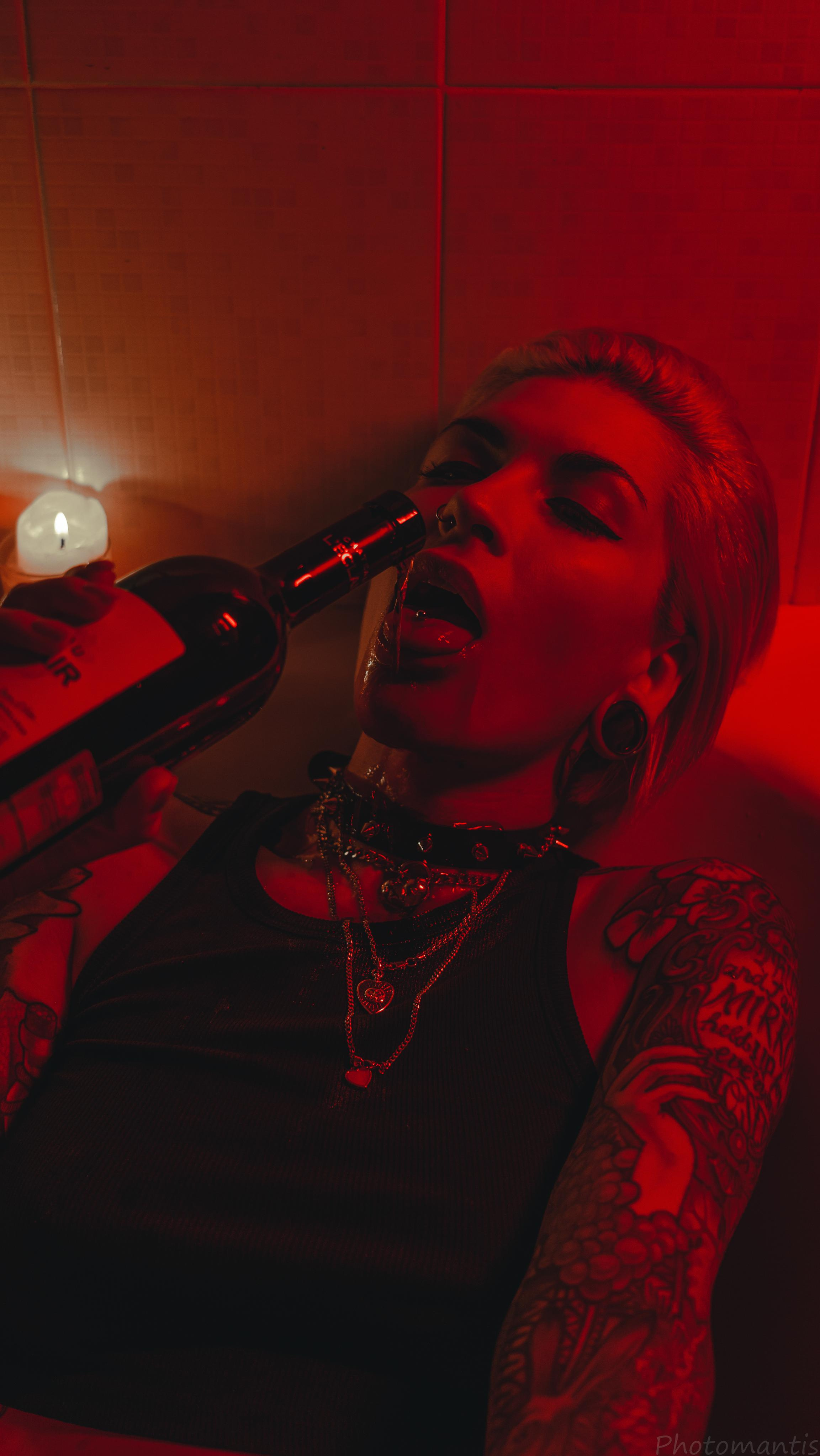 Ванная с молоком. Photomantis