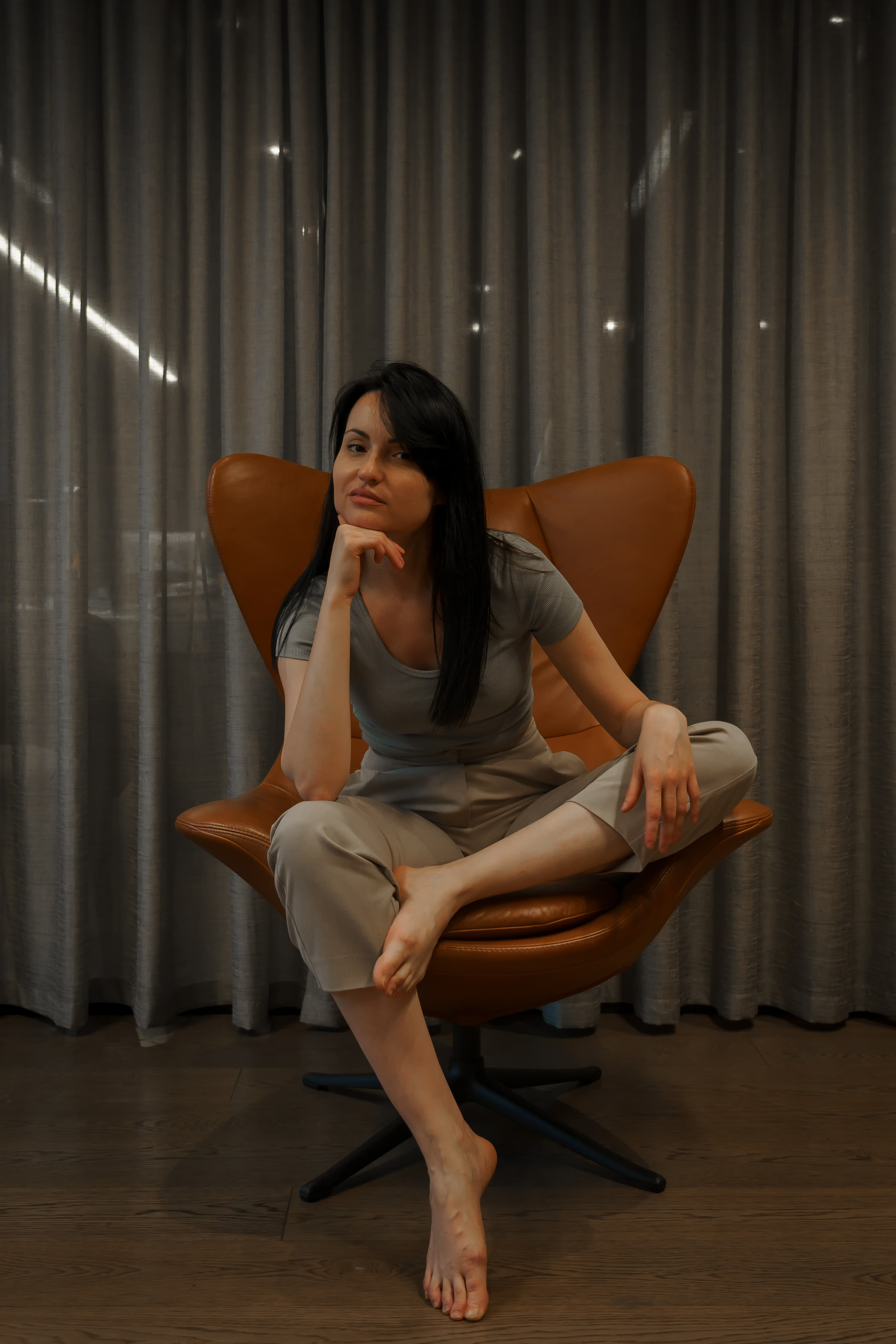 В помещении. Photomantis