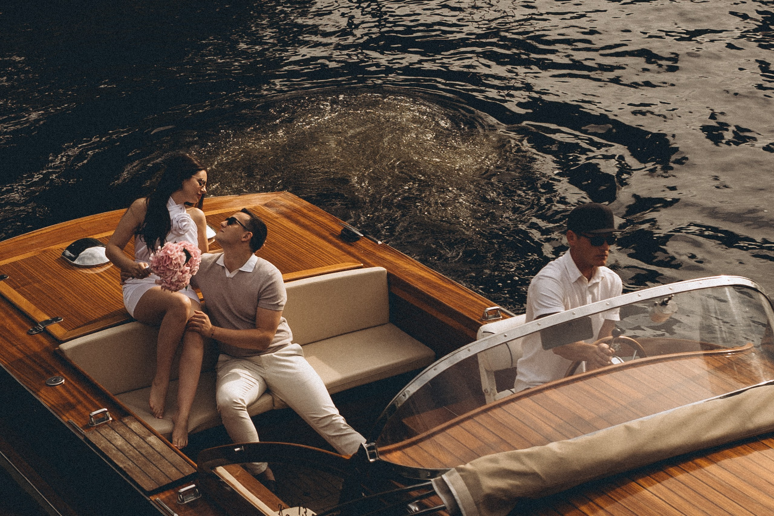 СВАДЕНБНАЯ СЬЕМКА НА КАТЕРЕ ПО КАНАЛАМ САНКТ-ПЕТЕРБУРГА И В АКВАТОРИИ НЕВЫ. Профессиональный фотограф, Санкт-Петербург — Виктория Богомолова