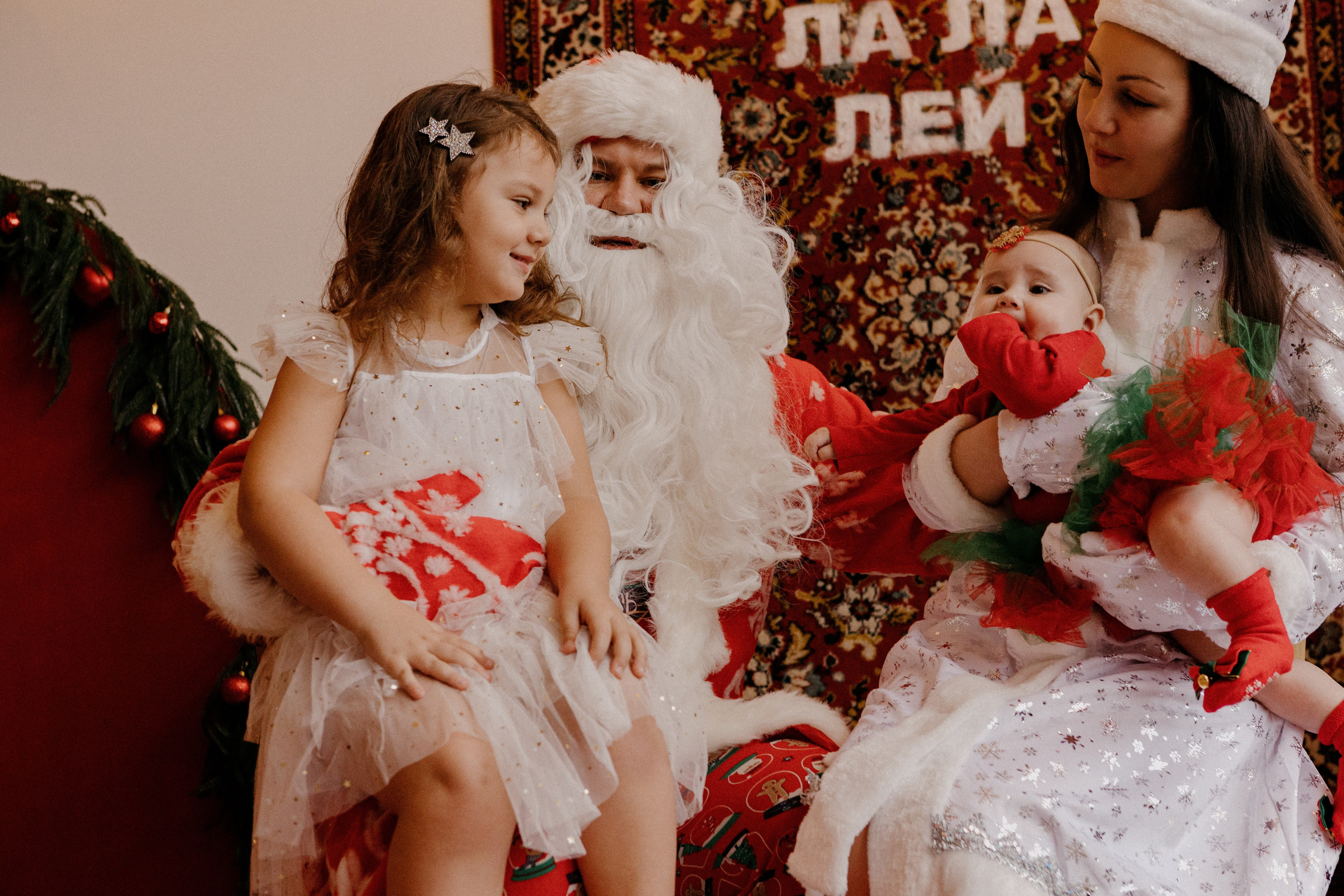 новогодняя семейная фотосессия в костюмах