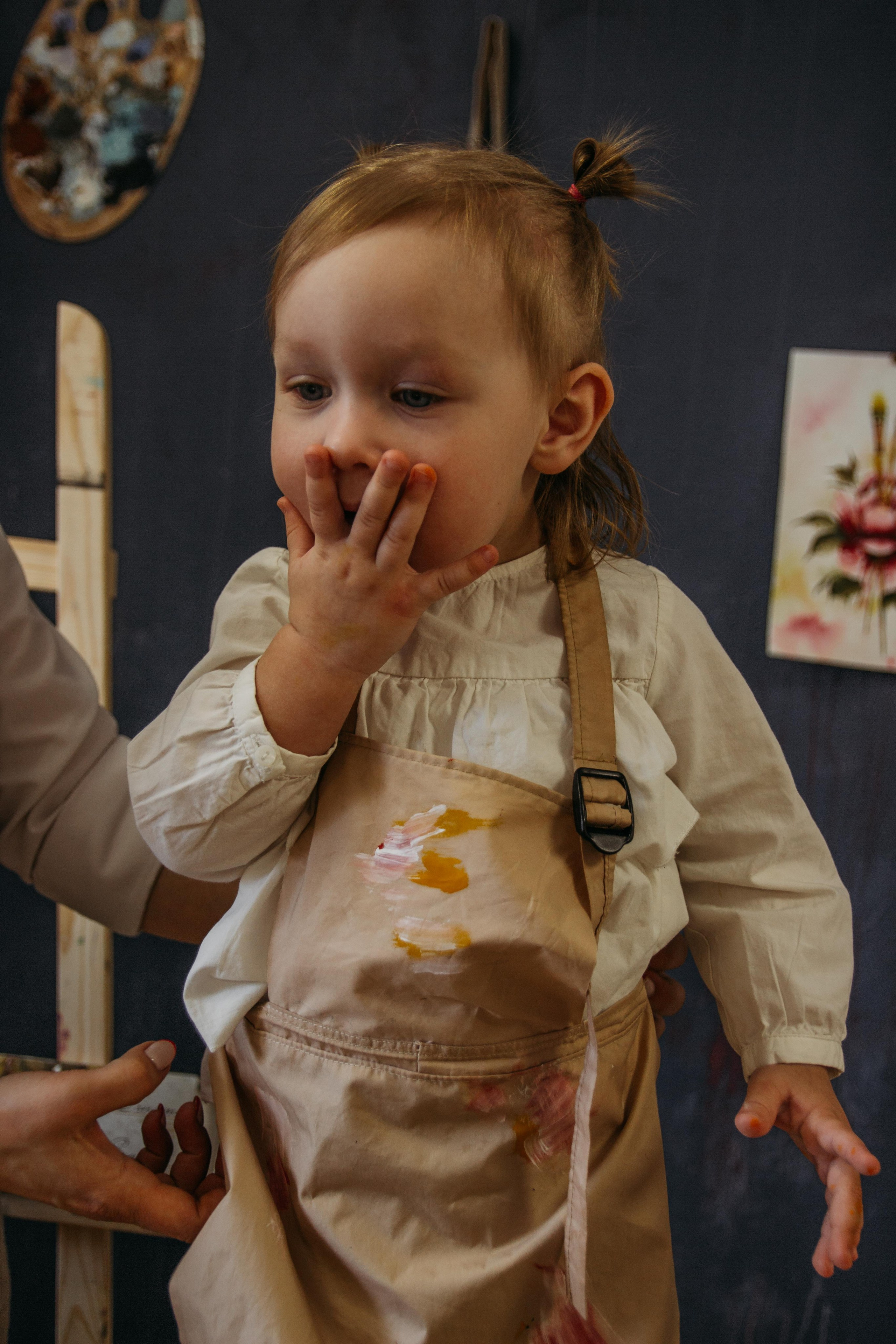Фотосессия юной художницы. Венера Гайн. Репортажный фотограф  Тюмень. Обучение фотографии с 0